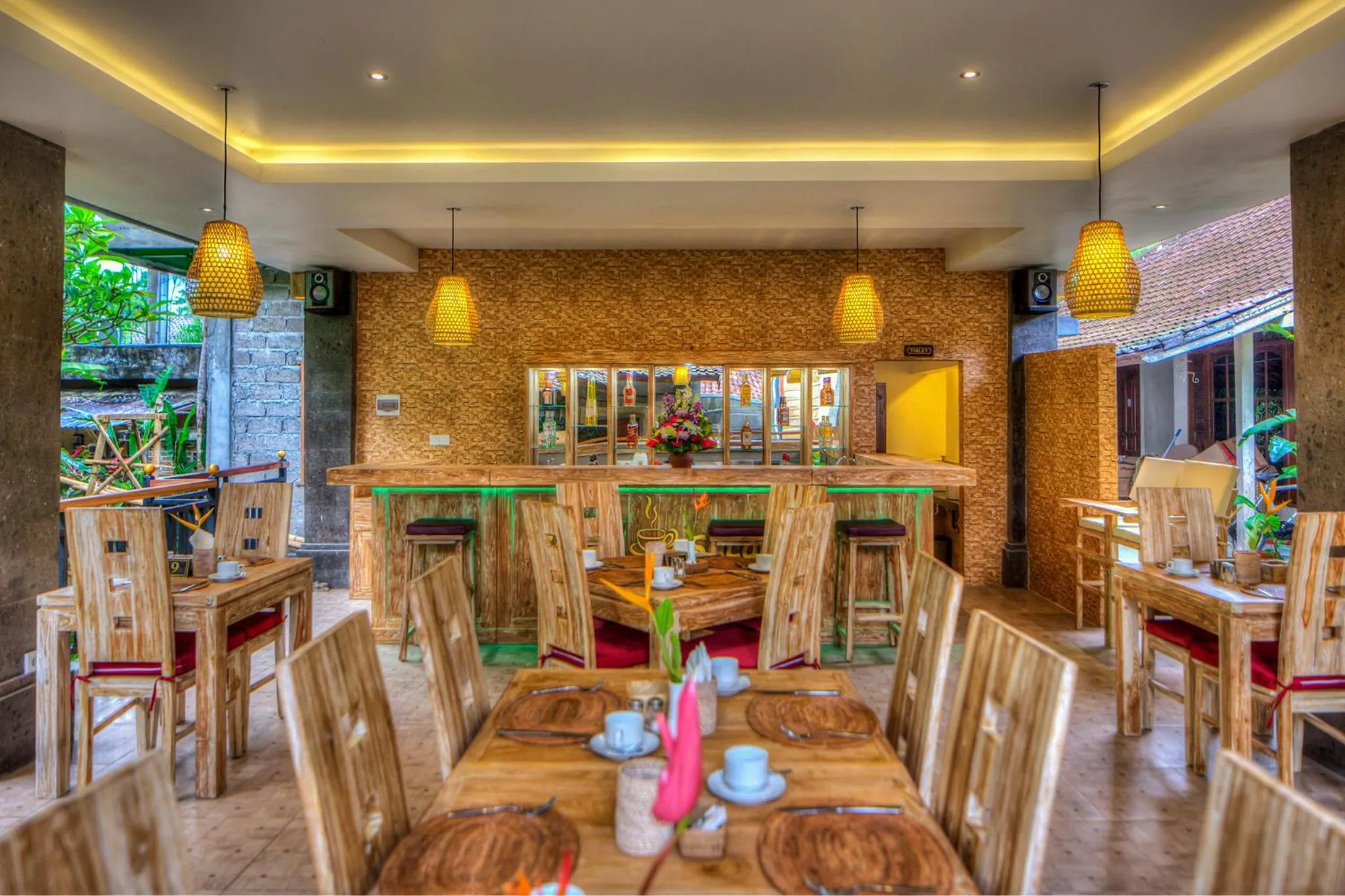 Restaurant/places to eat in Alas Petulu Villa Resort and Spa