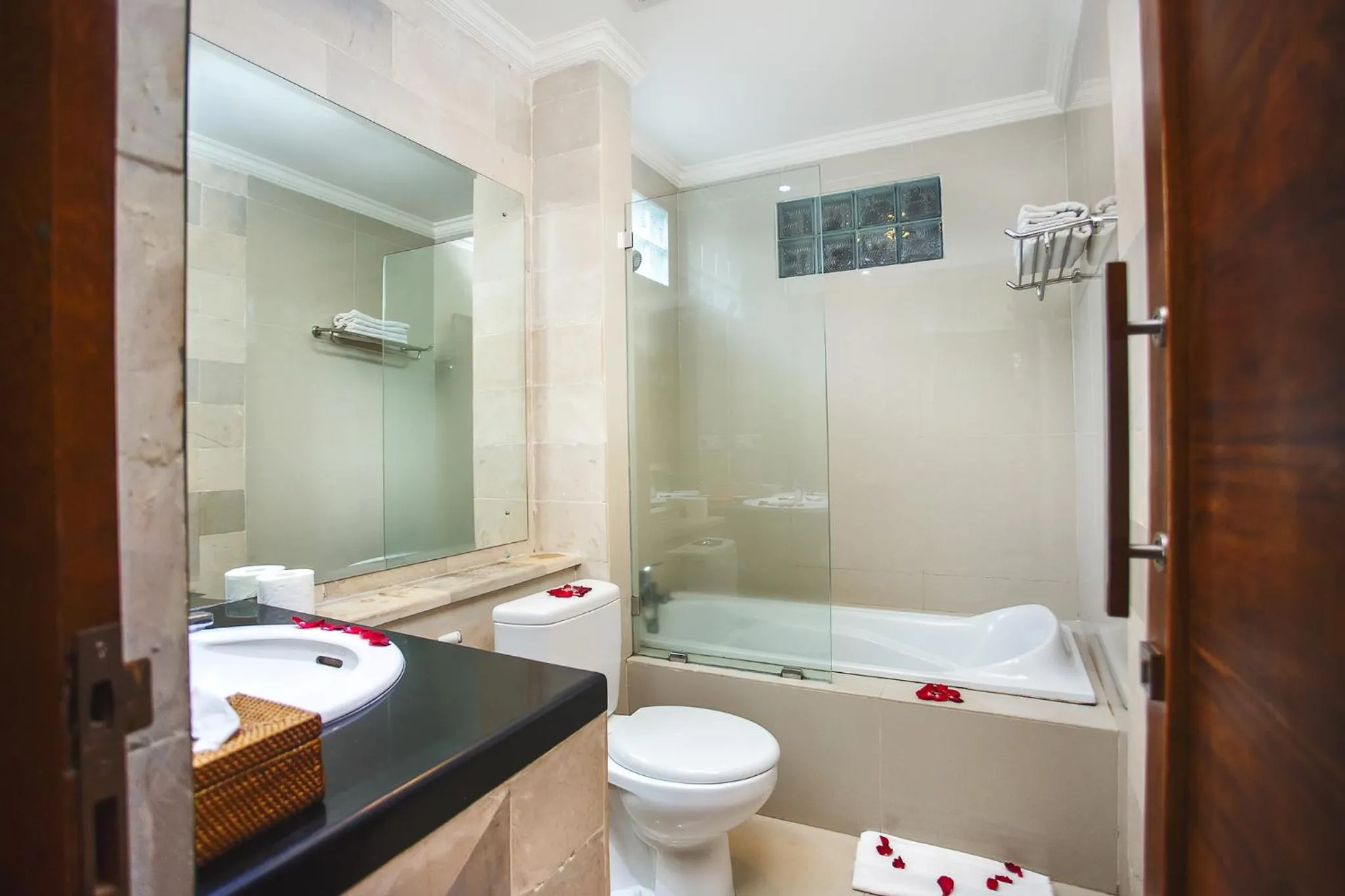 Shower in Alas Petulu Villa Resort and Spa