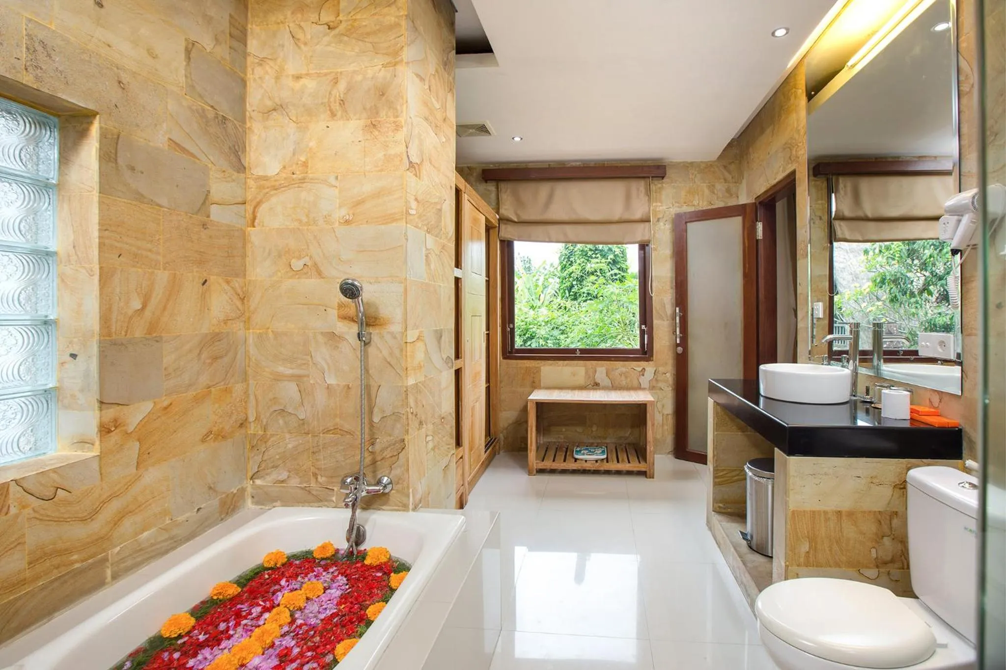 Shower in Alas Petulu Villa Resort and Spa