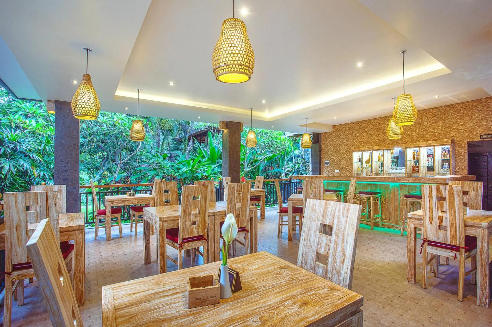 Restaurant/places to eat in Alas Petulu Villa Resort and Spa