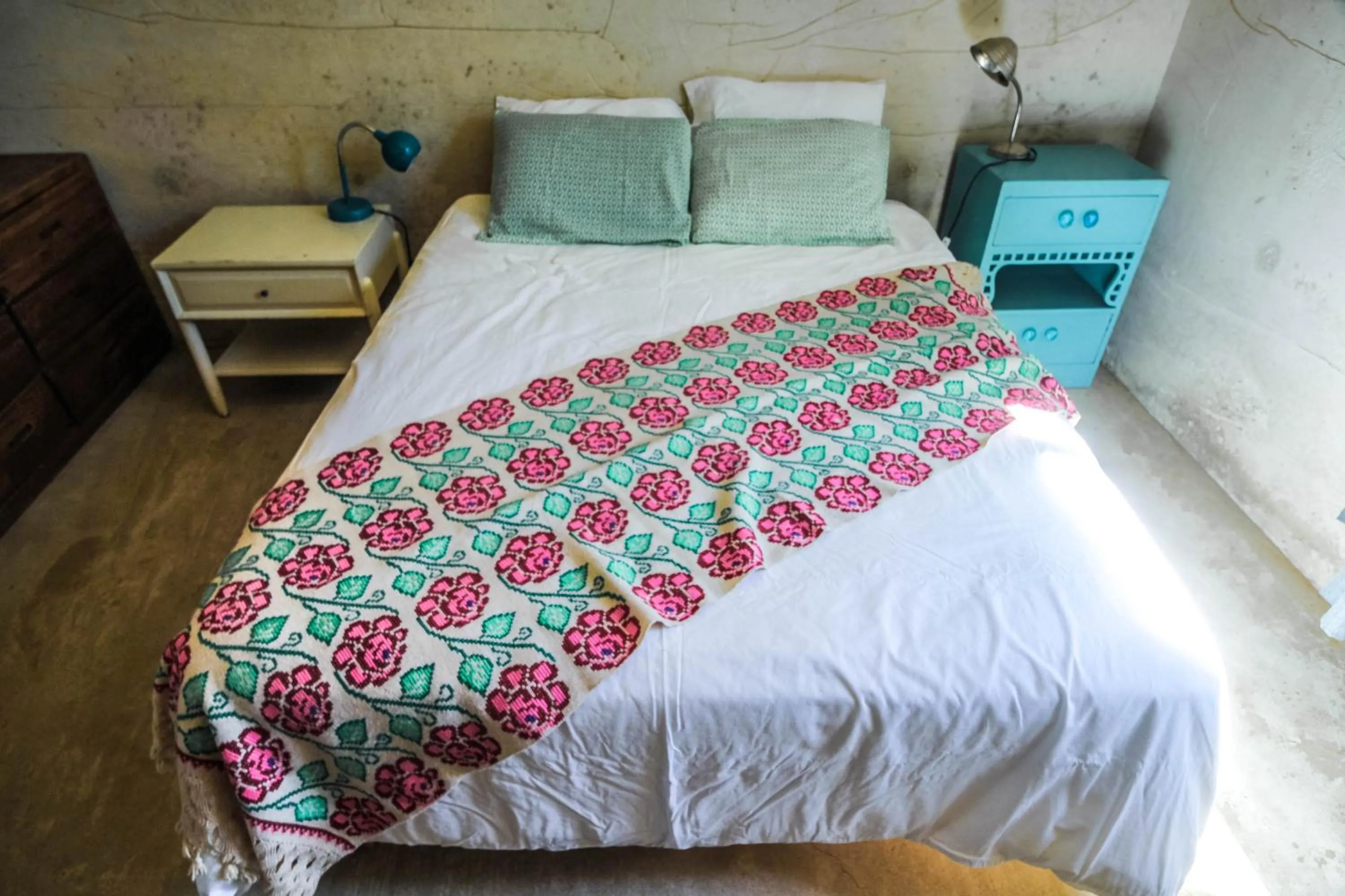 Bed in Todos Santos Hostel super fast and stable satellite wifi