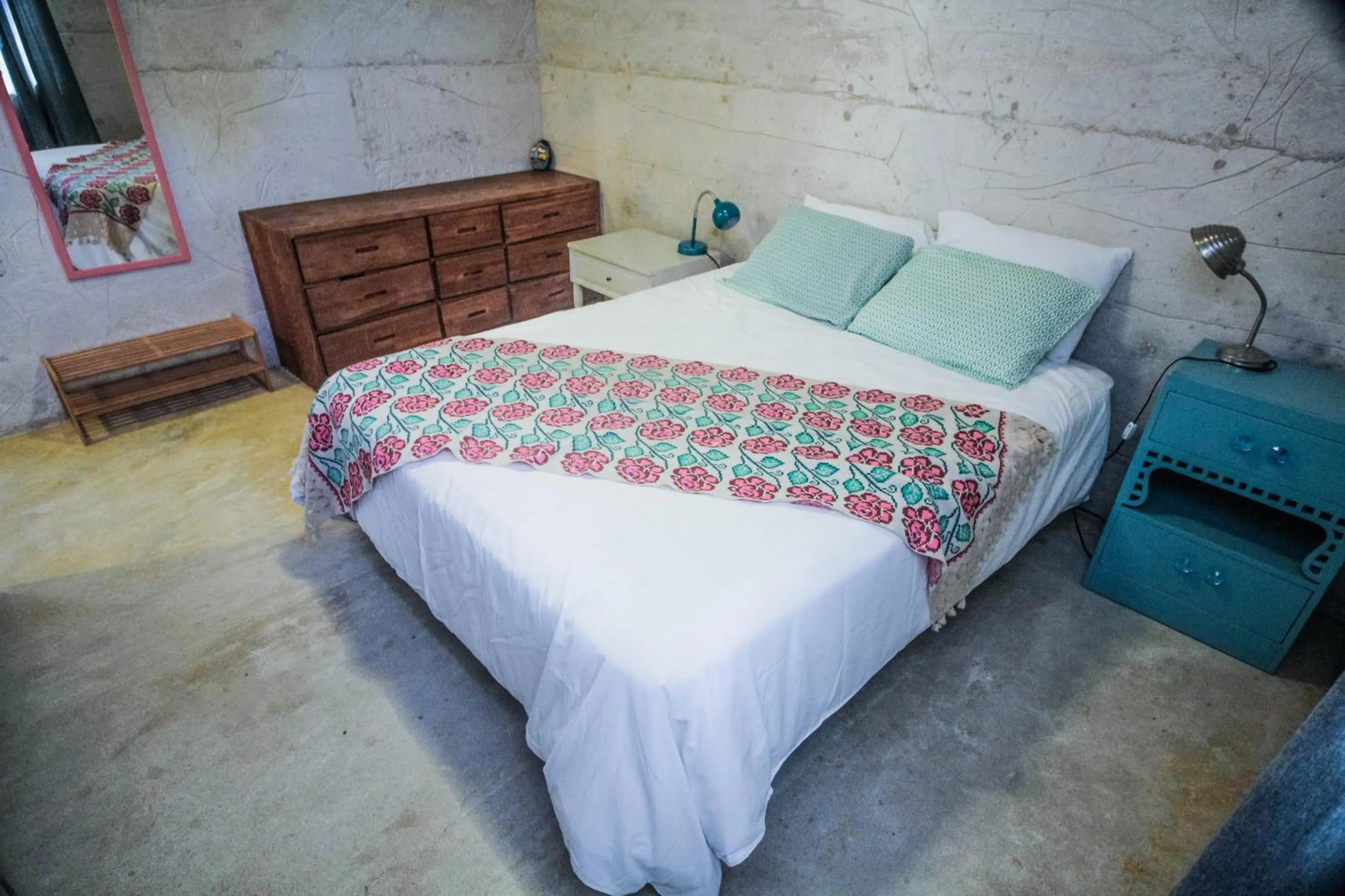 Bed in Todos Santos Hostel super fast and stable satellite wifi