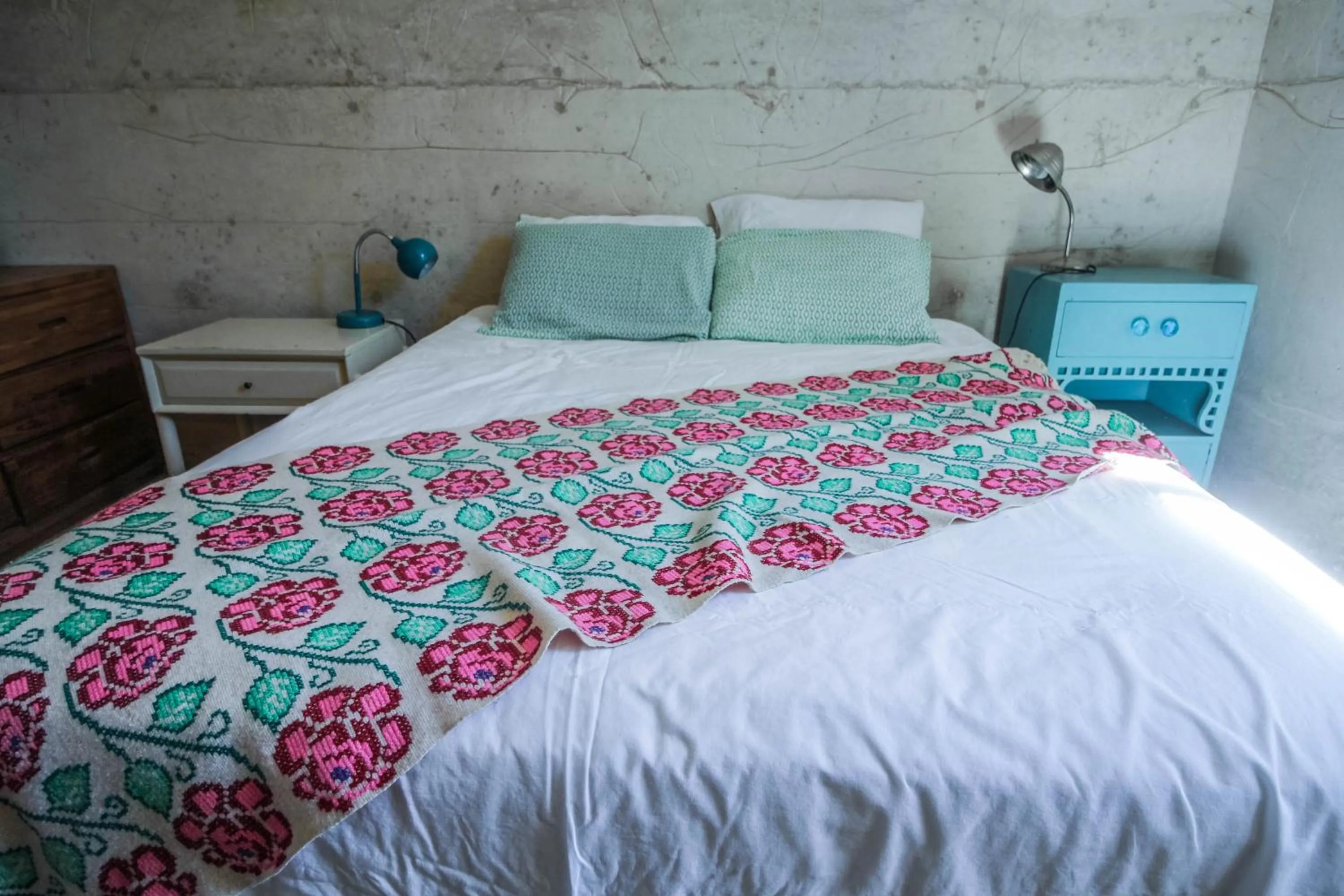 Bed in Todos Santos Hostel super fast and stable satellite wifi