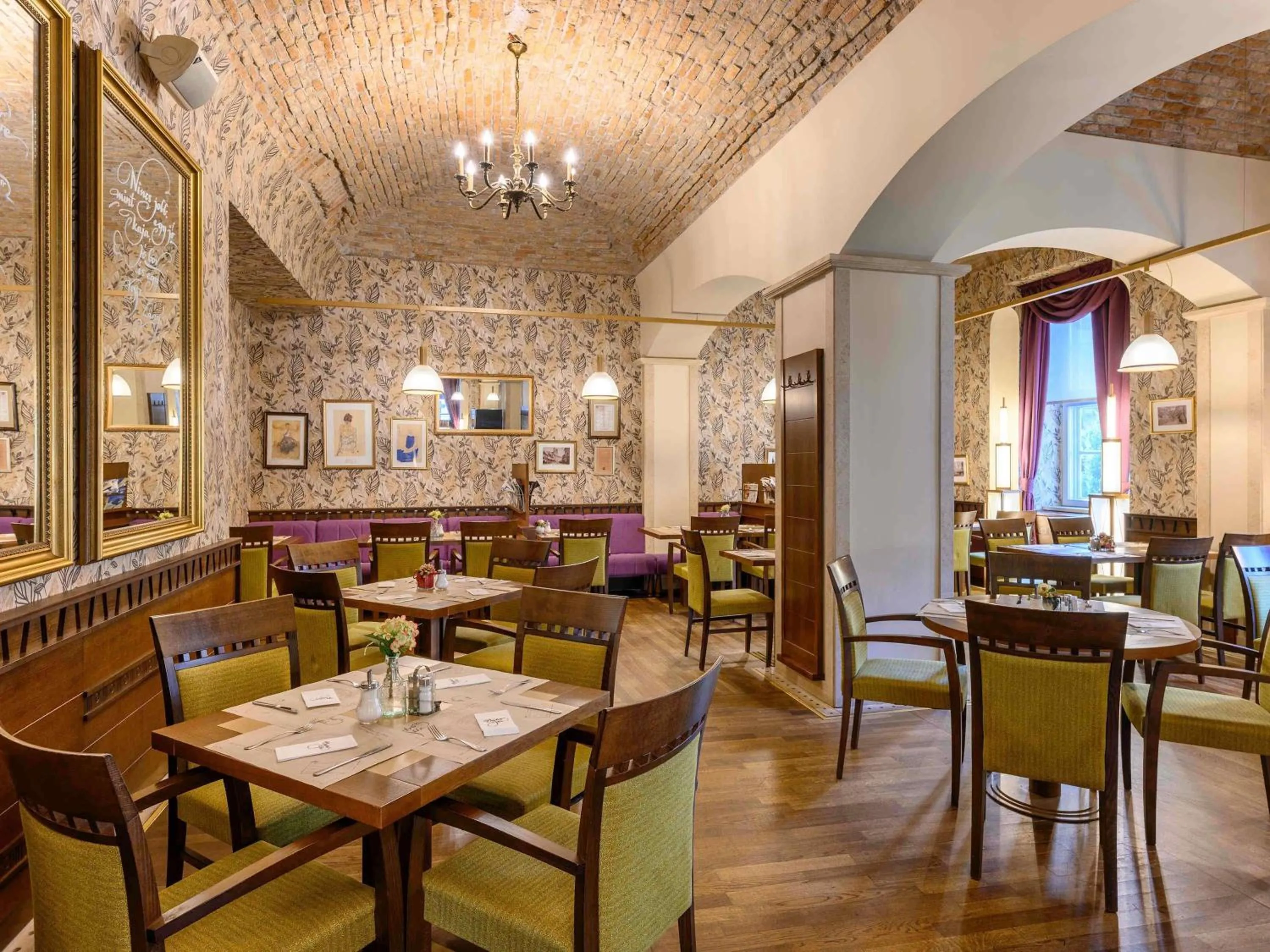 Restaurant/places to eat in Mercure Szekesfehervar Magyar Kiraly