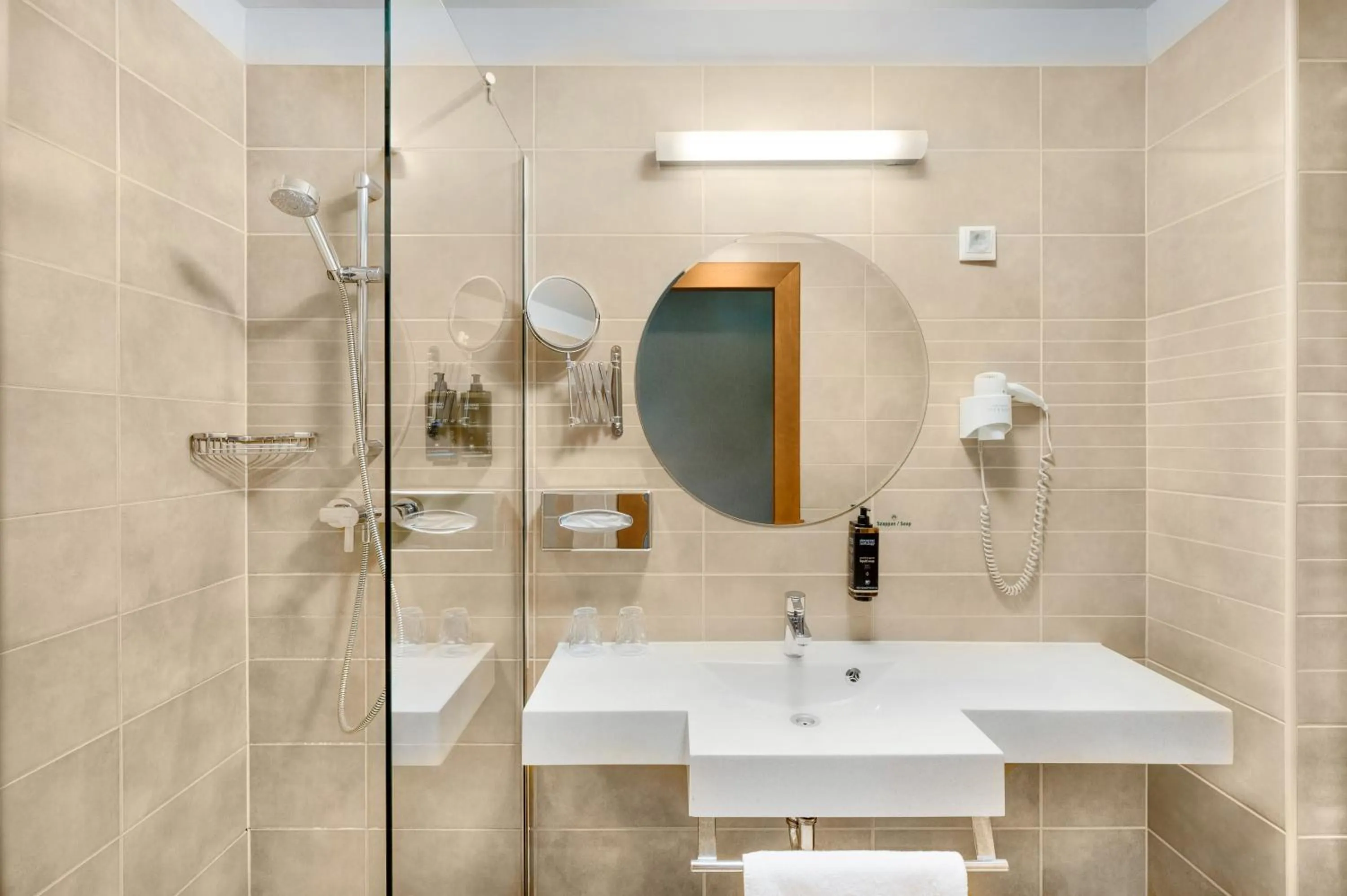 Bathroom in Mercure Szekesfehervar Magyar Kiraly