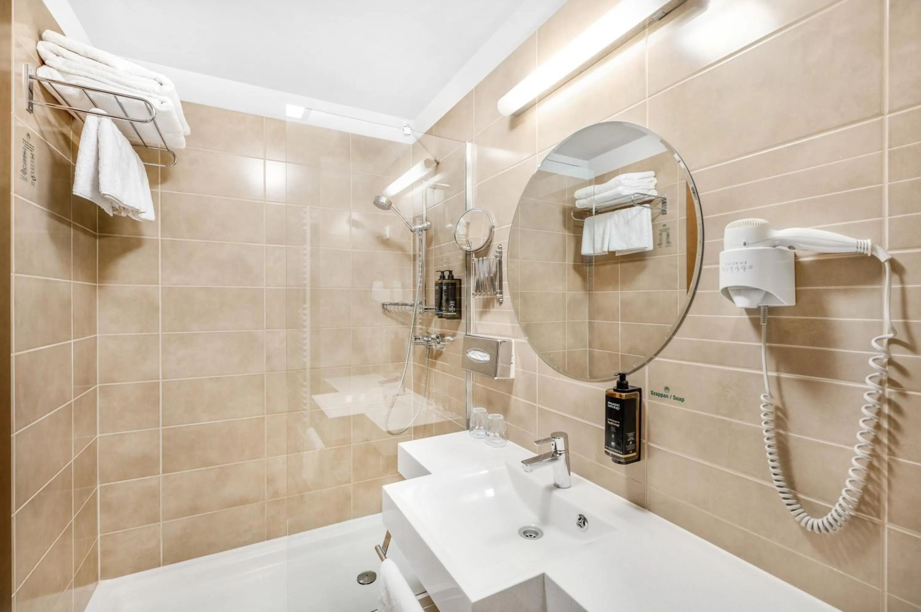 Bathroom in Mercure Szekesfehervar Magyar Kiraly