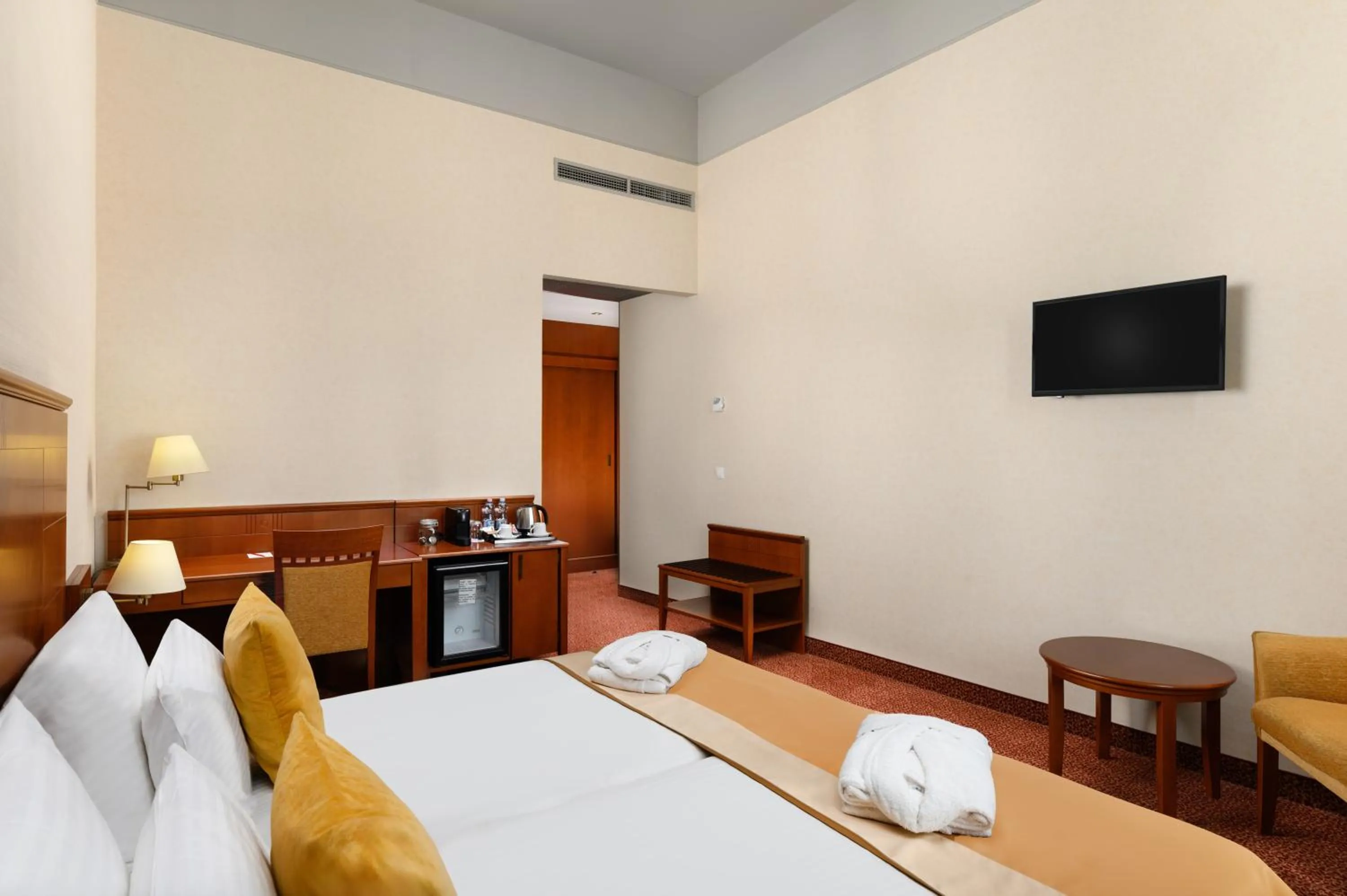 Bedroom, Bed in Mercure Szekesfehervar Magyar Kiraly