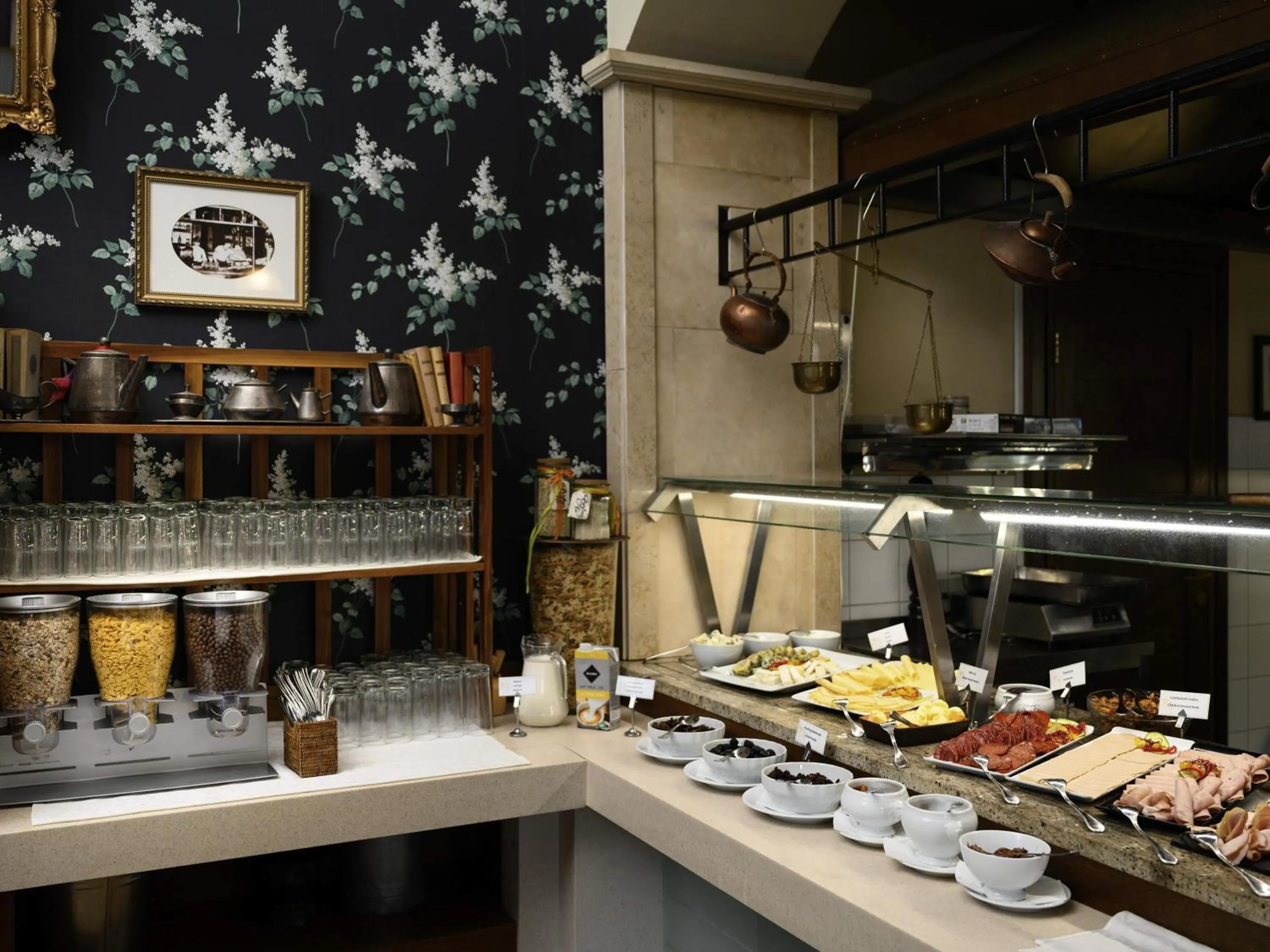 Restaurant/places to eat in Mercure Szekesfehervar Magyar Kiraly