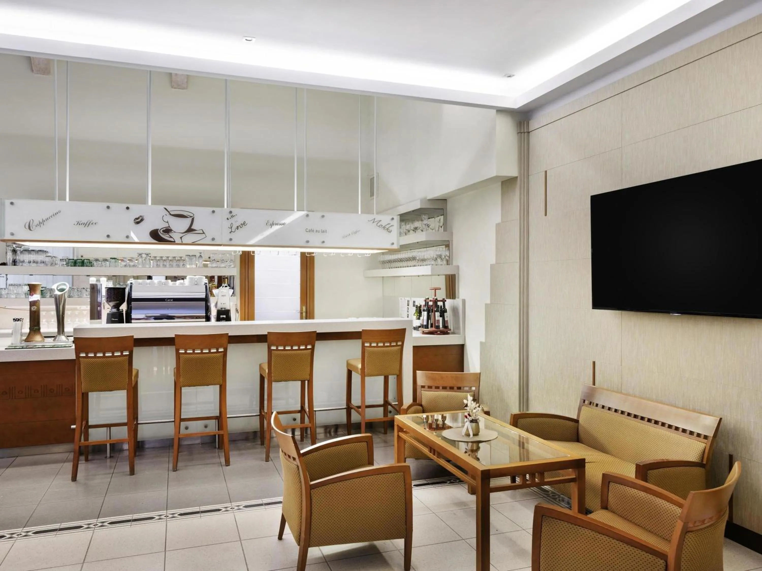 Lounge or bar in Mercure Szekesfehervar Magyar Kiraly