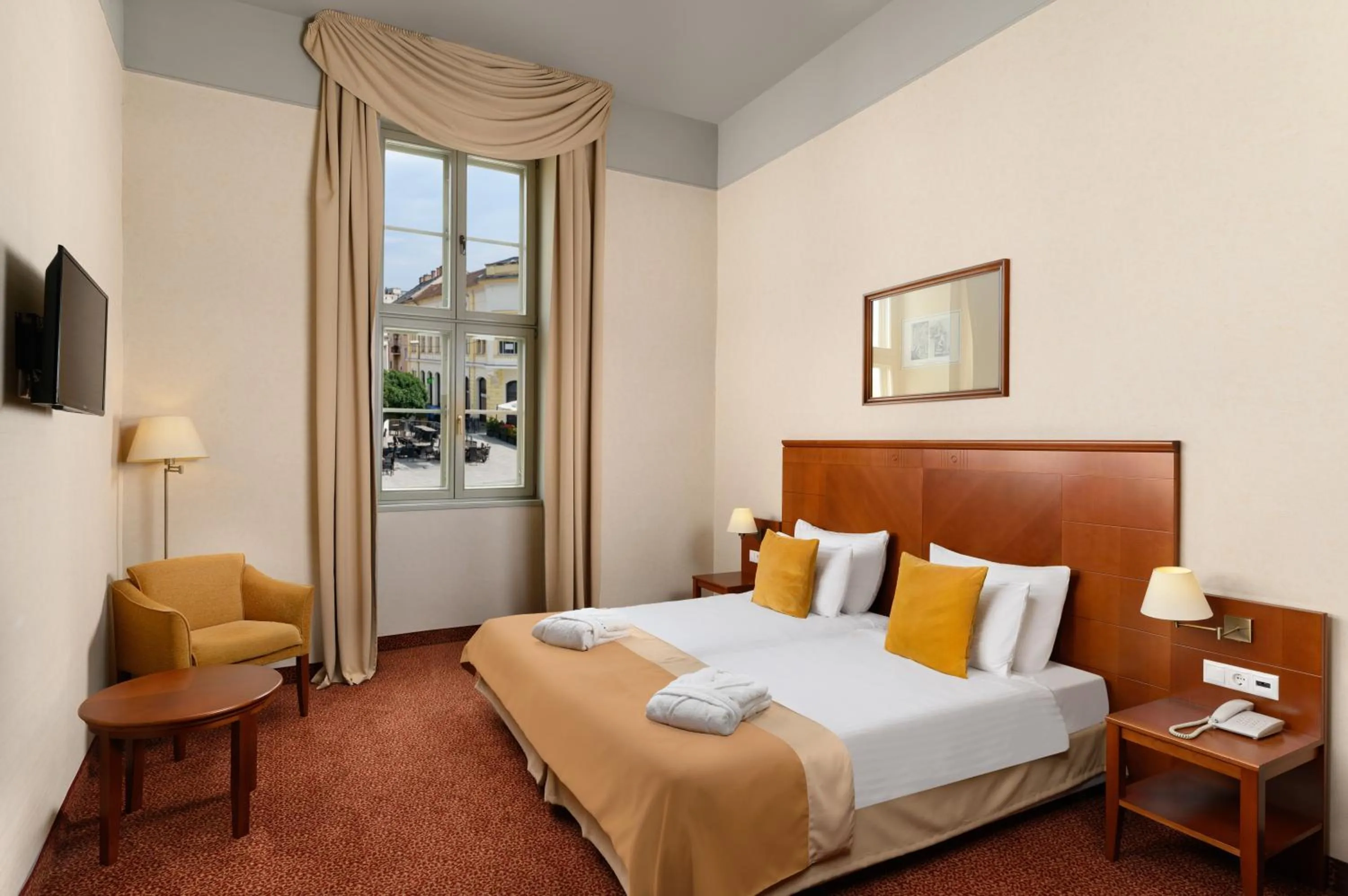 Bedroom, Bed in Mercure Szekesfehervar Magyar Kiraly