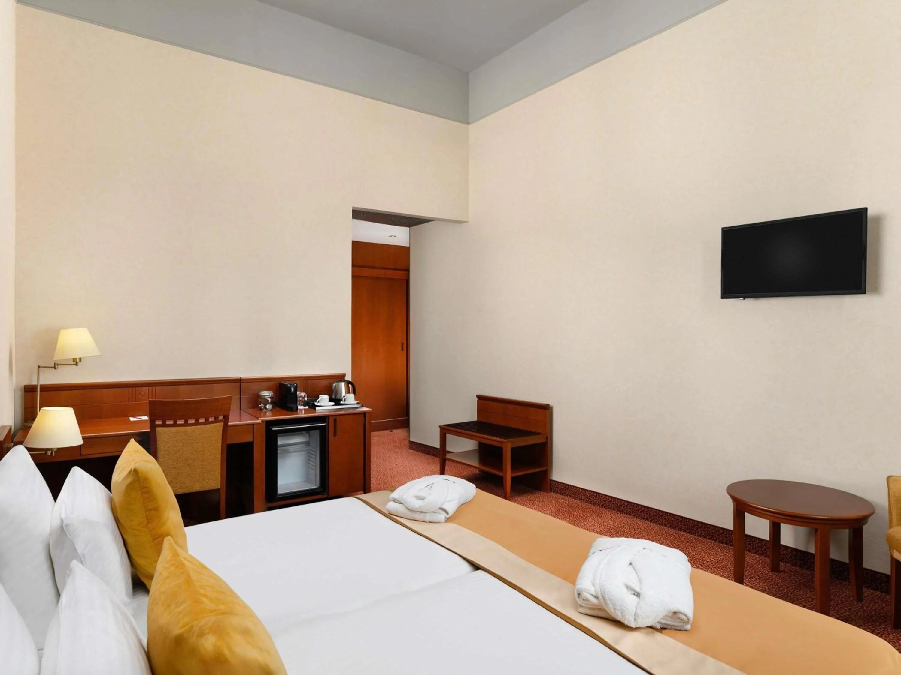 Bedroom, Bed in Mercure Szekesfehervar Magyar Kiraly