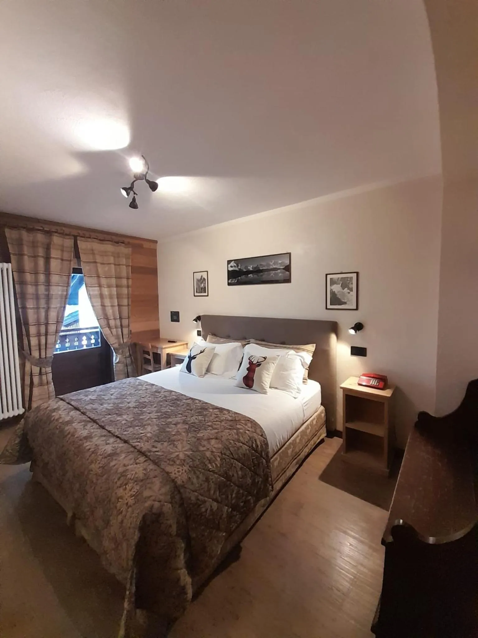 Bed in Hotel Astoria