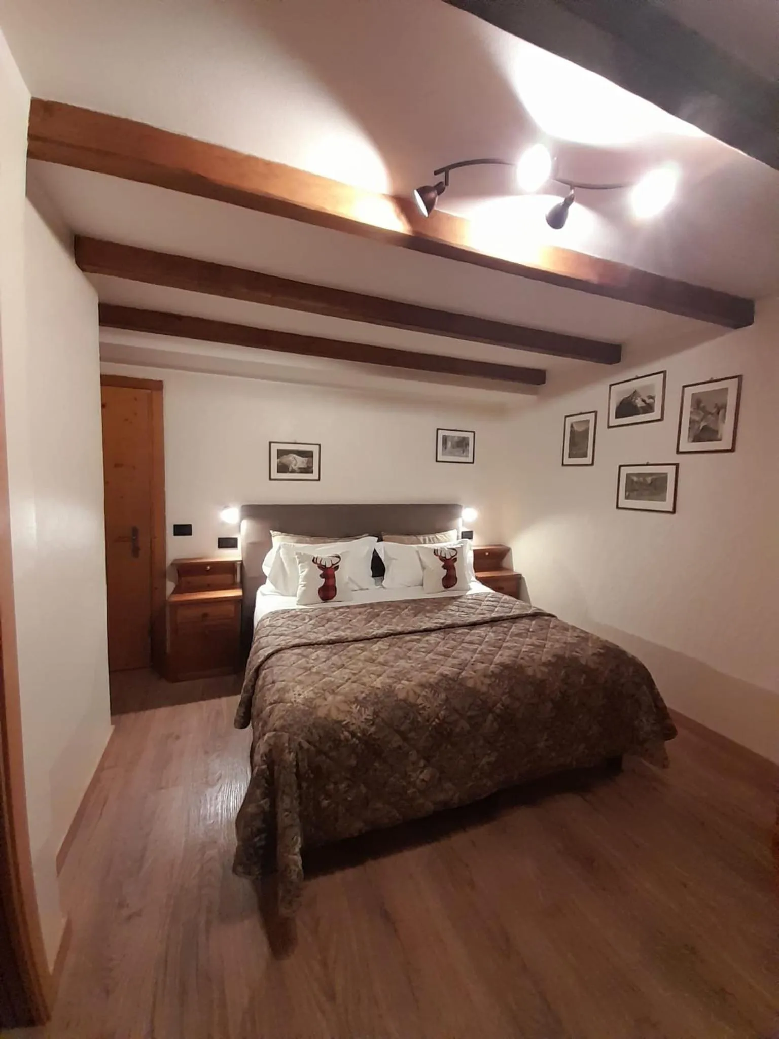 Bed in Hotel Astoria