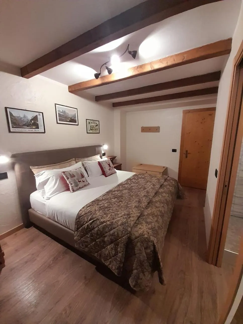 Bed in Hotel Astoria