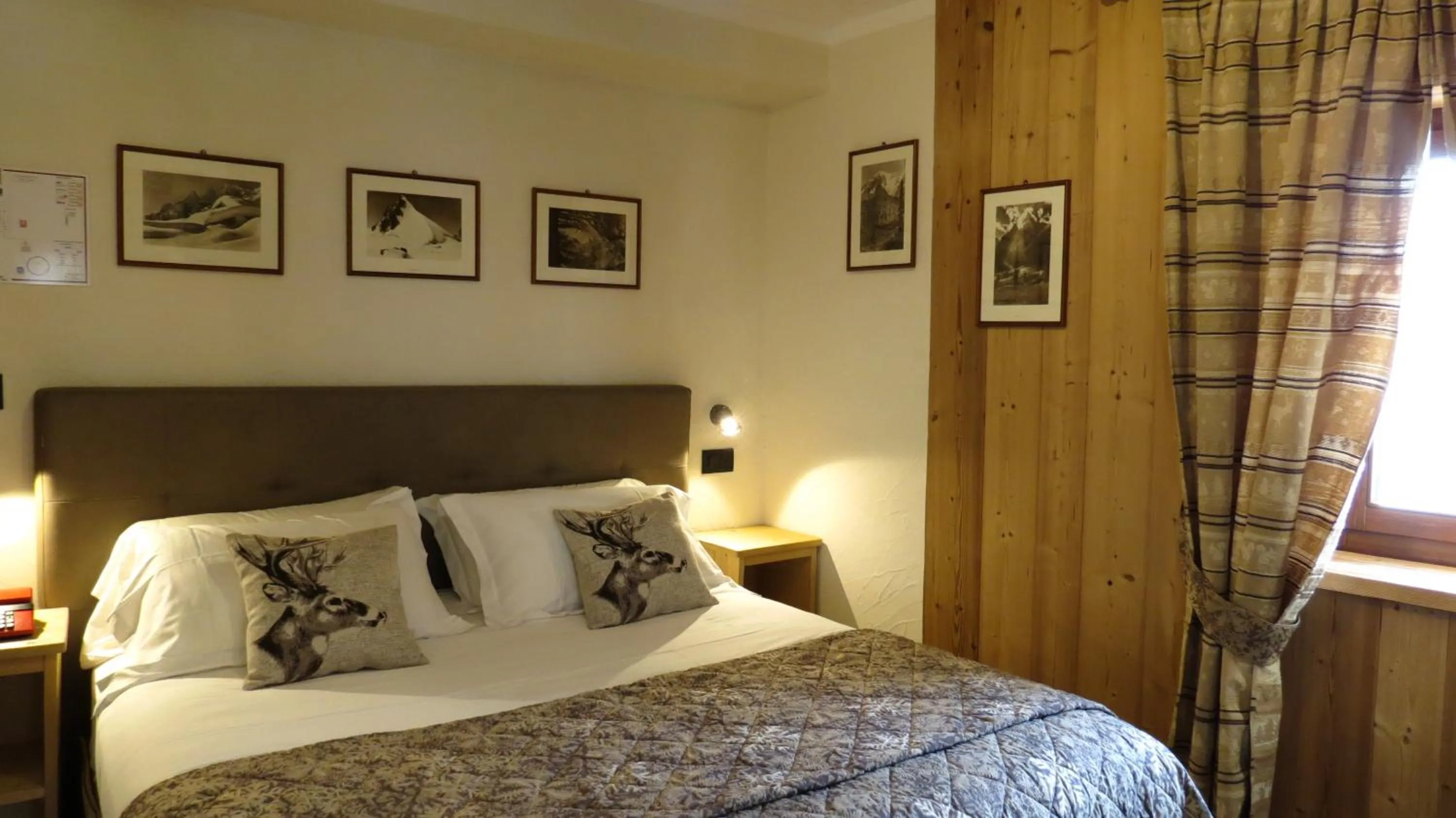 Bed in Hotel Astoria