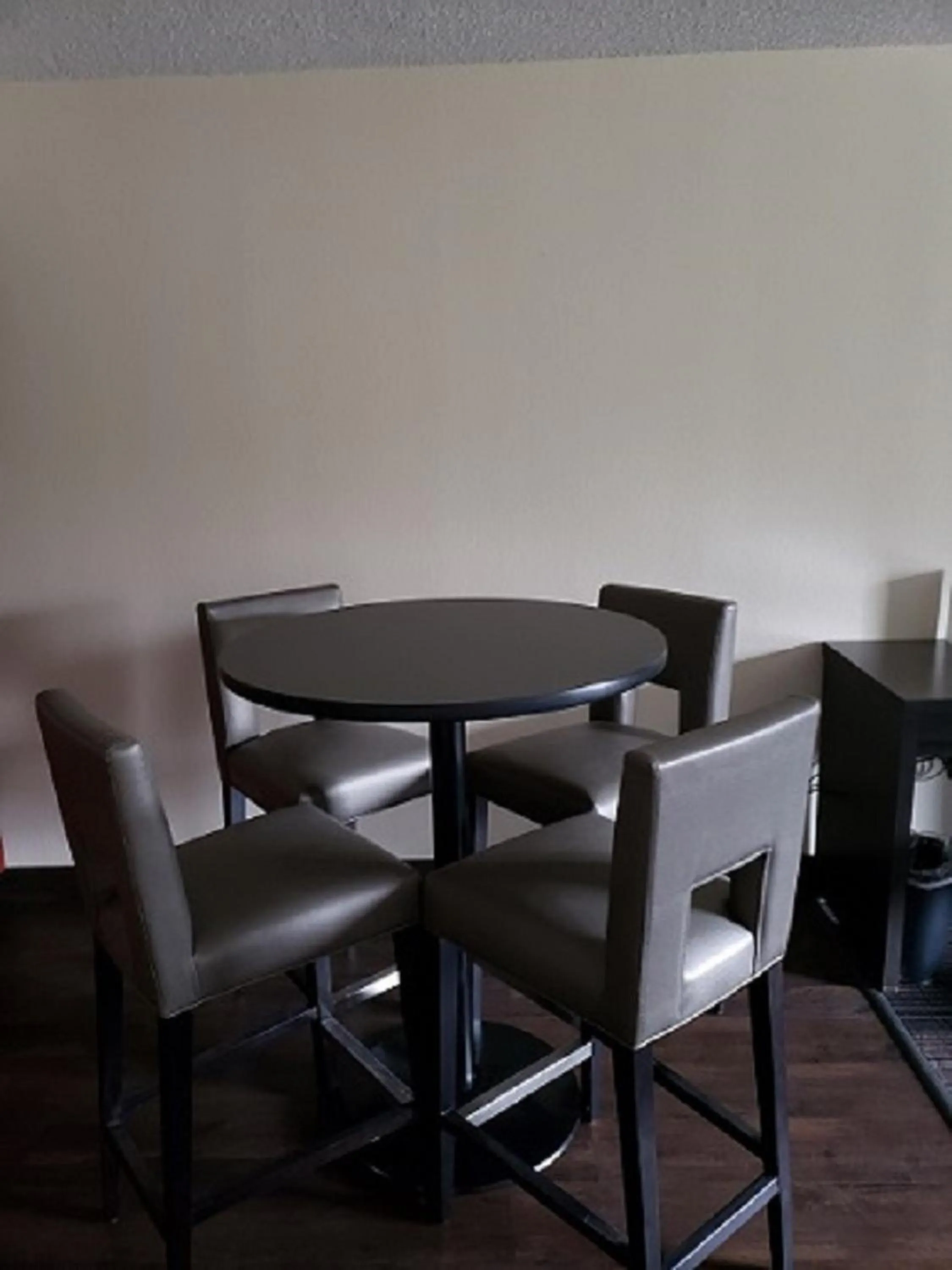 Club Hotel Nashville Inn & Suites