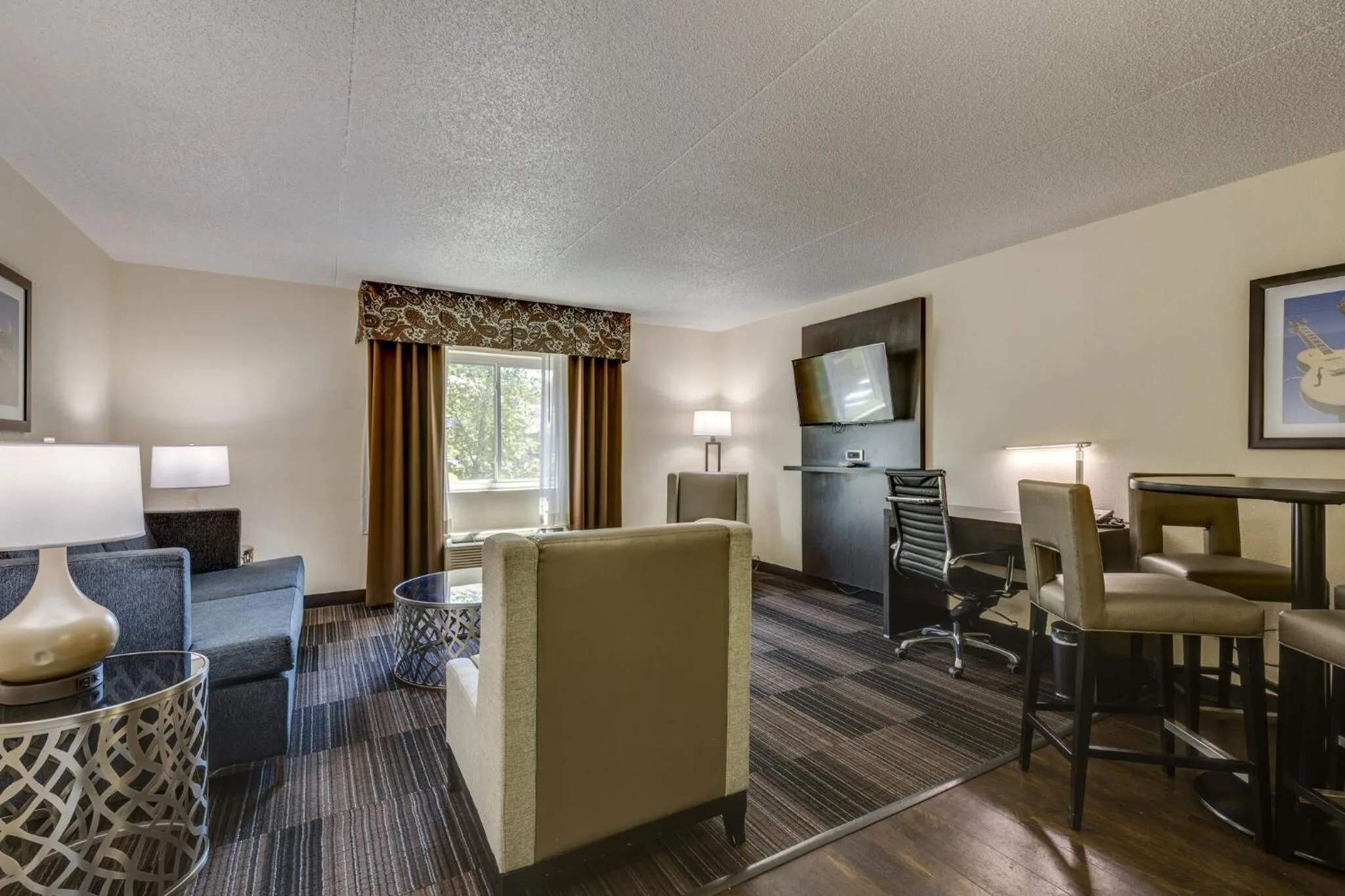 Club Hotel Nashville Inn & Suites