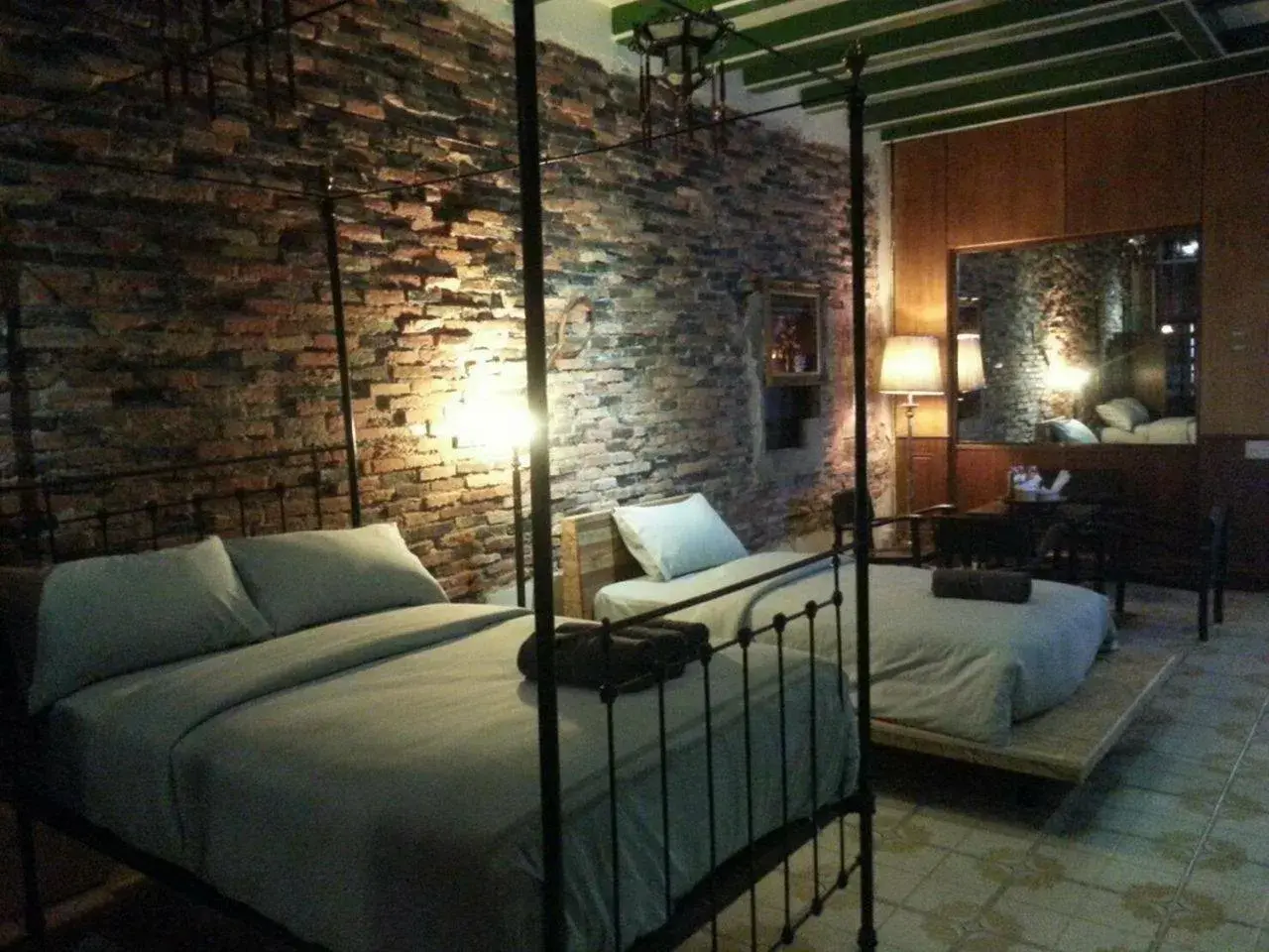 Triple Room with Shared Bathroom 01 in The Roo Classic Hometel Triple Room with Shared Bathroom 01 in The Roo Classic Hometel