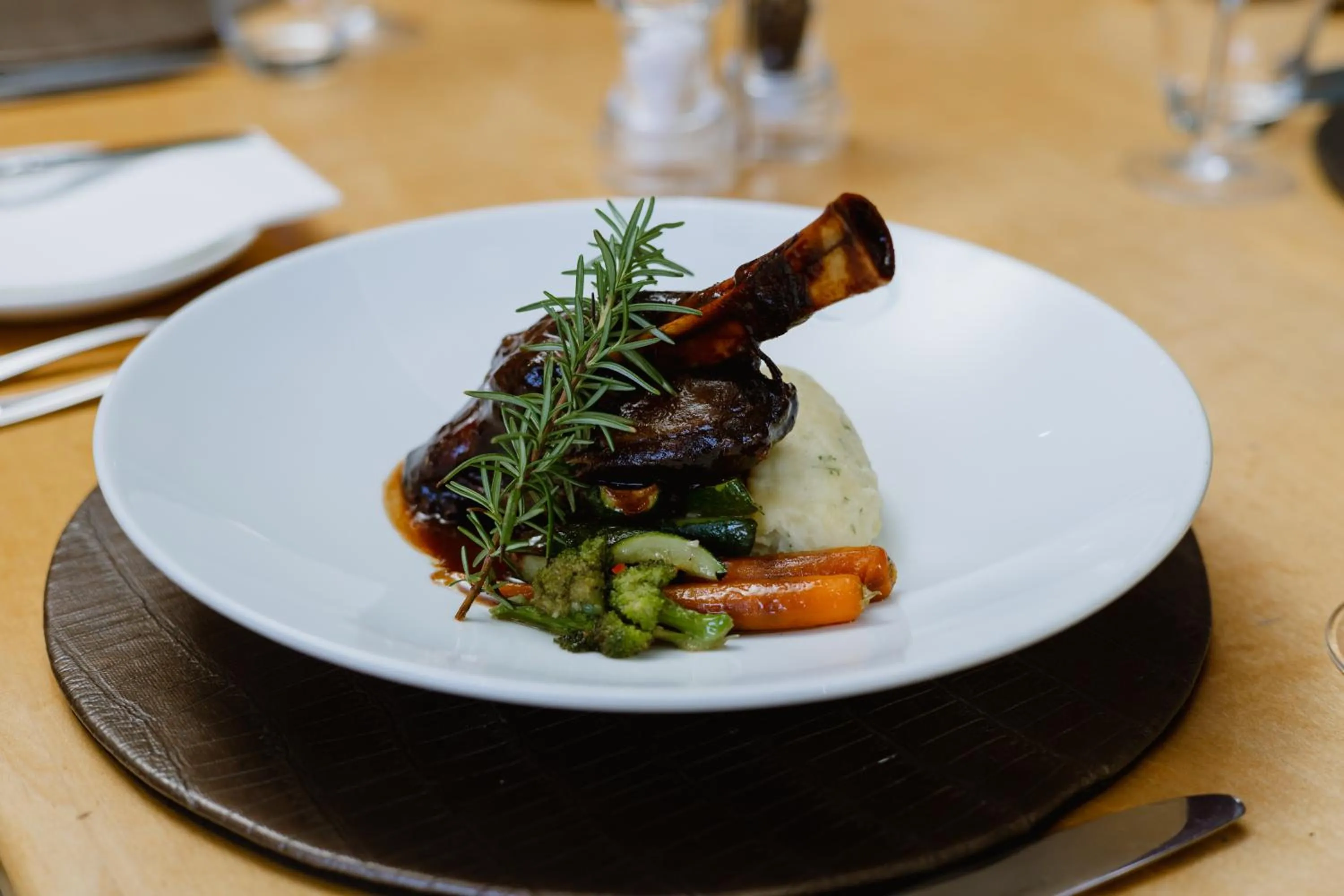 Restaurant/places to eat in No5 Boutique Art Hotel by Mantis