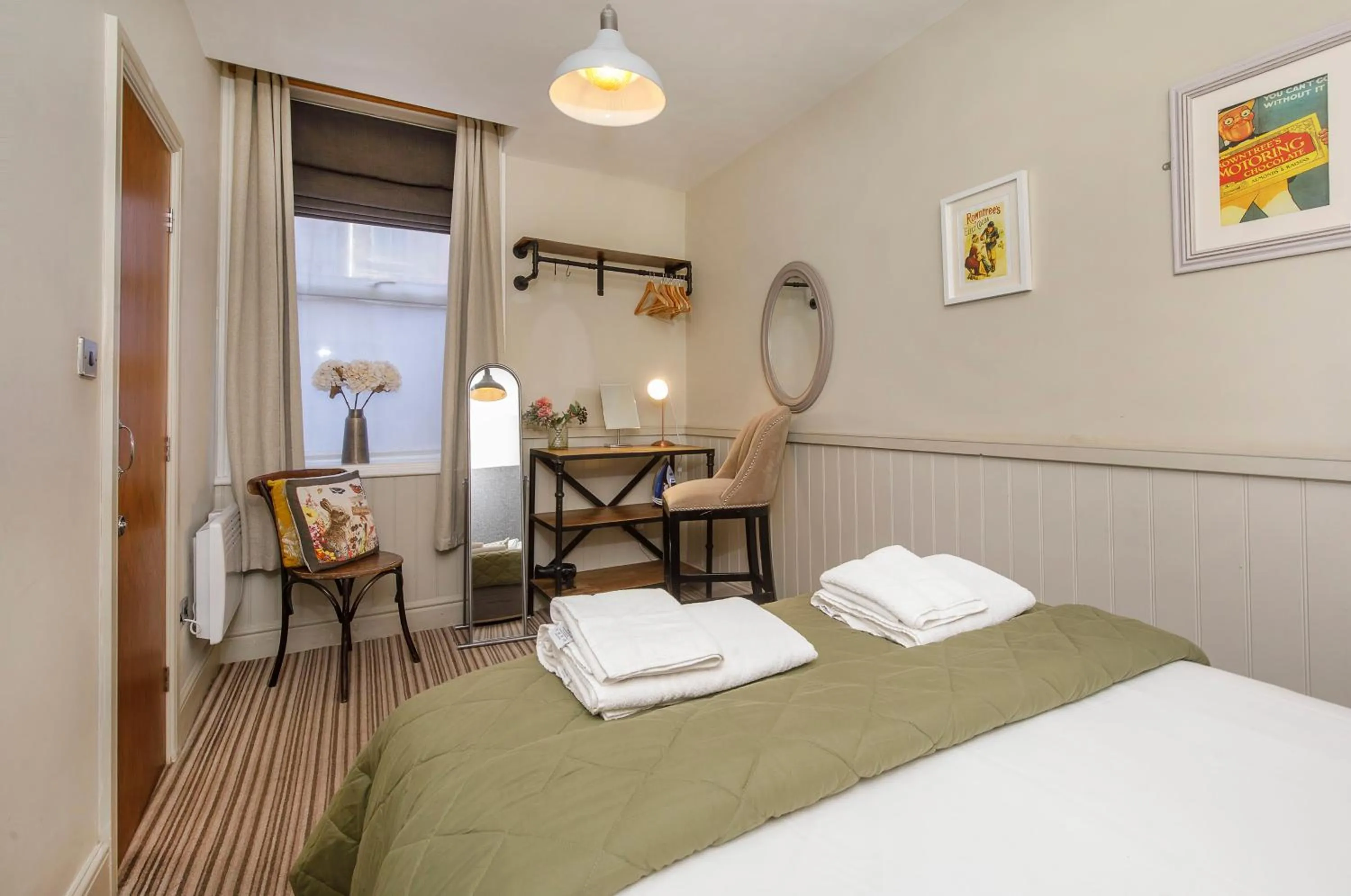 Bedroom, Bed in Clearly Apartments Bootham York