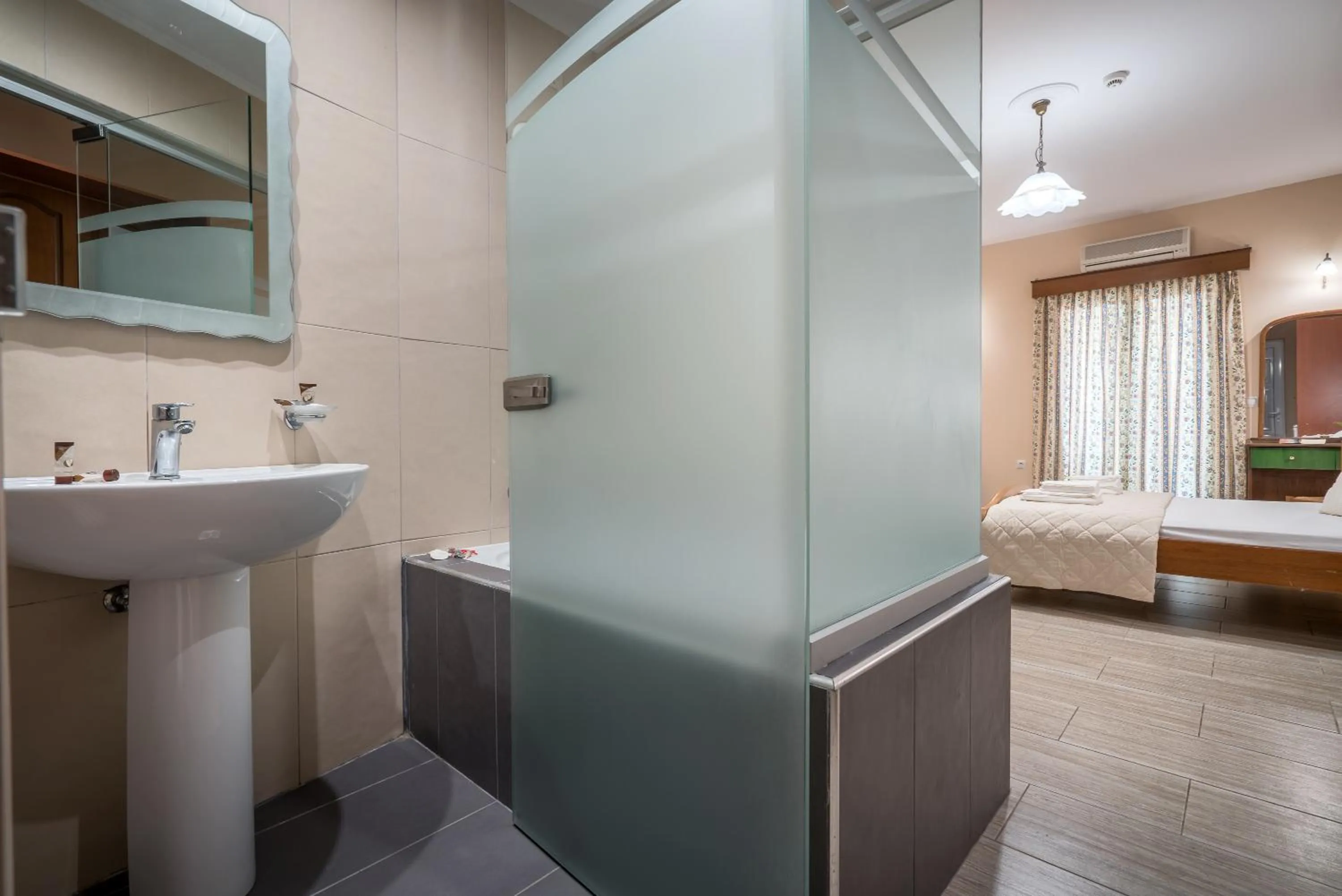 Bathroom, Bed in Denise Beach Hotel