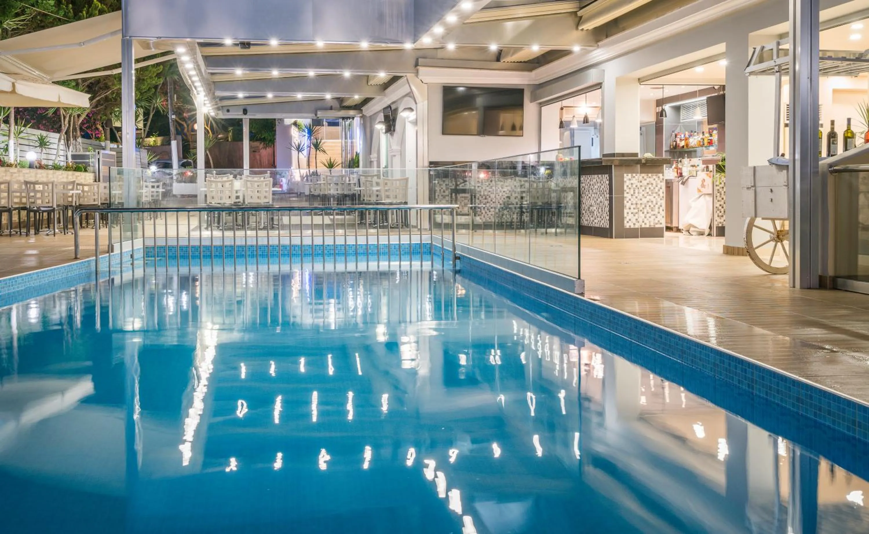 Swimming pool in Denise Beach Hotel