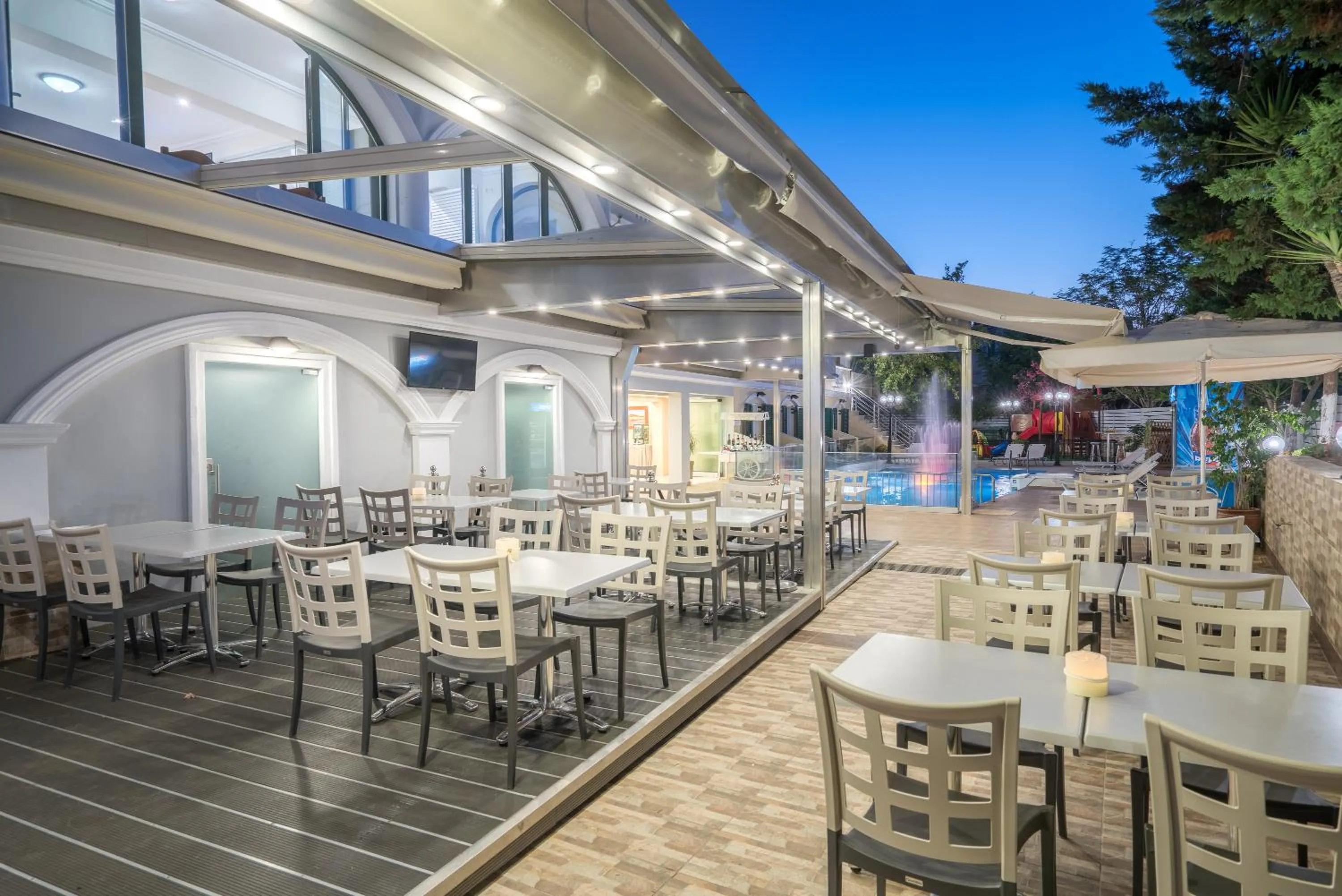 Restaurant/places to eat in Denise Beach Hotel