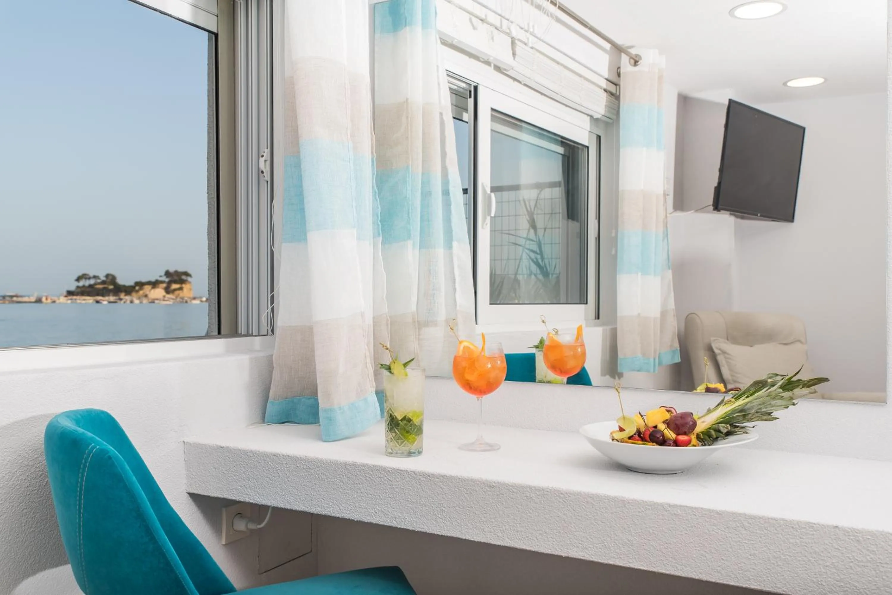 TV and multimedia in Denise Beach Hotel