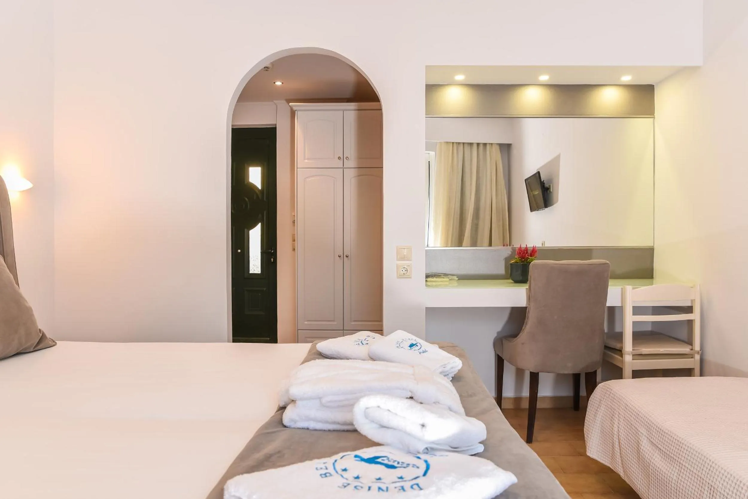 Bedroom, Bed in Denise Beach Hotel