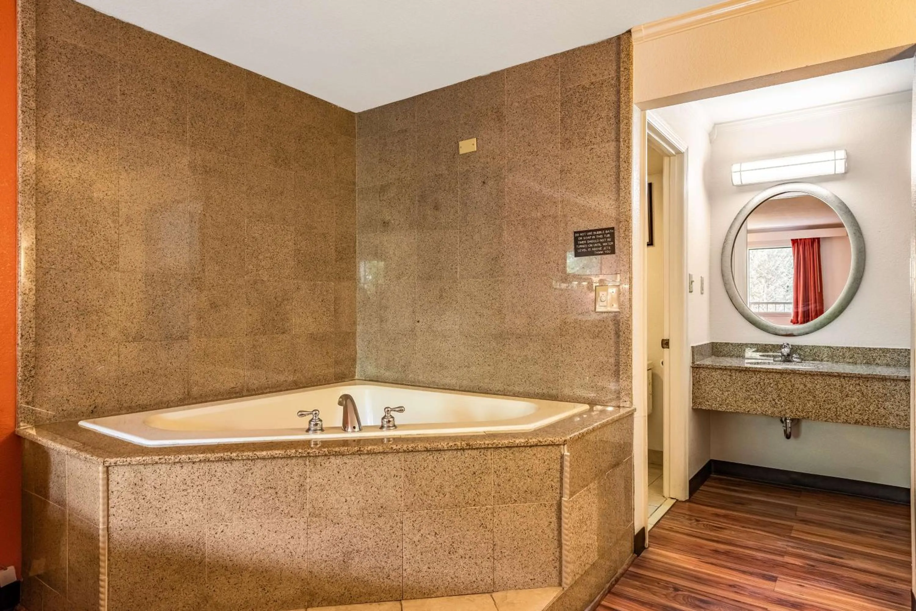 Hot Tub in Motel 6-Gatlinburg, TN - Smoky Mountains