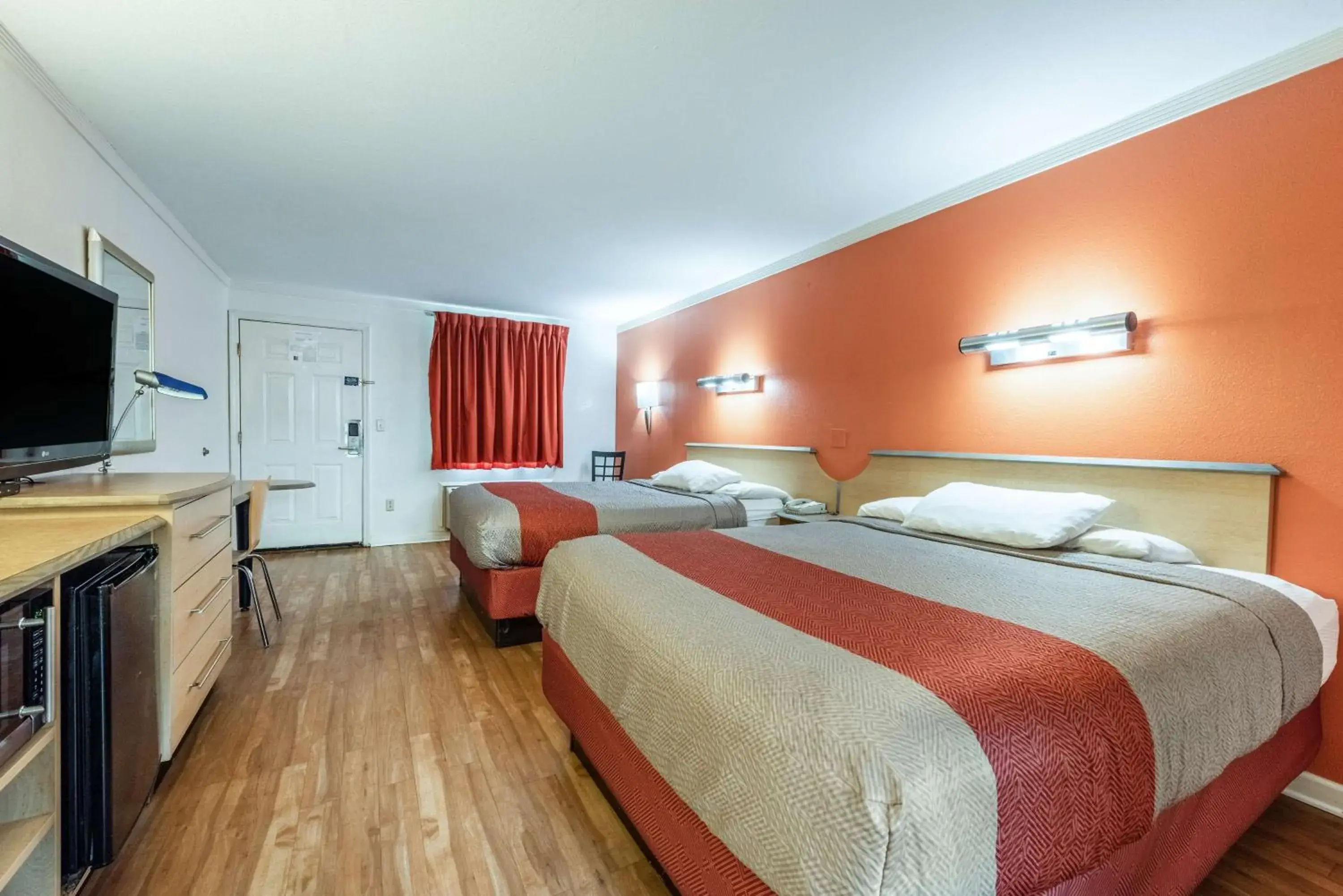 Queen Room with Two Queen Beds - Non-Smoking in Motel 6-Gatlinburg, TN - Smoky Mountains Queen Room with Two Queen Beds - Non-Smoking in Motel 6-Gatlinburg, TN - Smoky Mountains