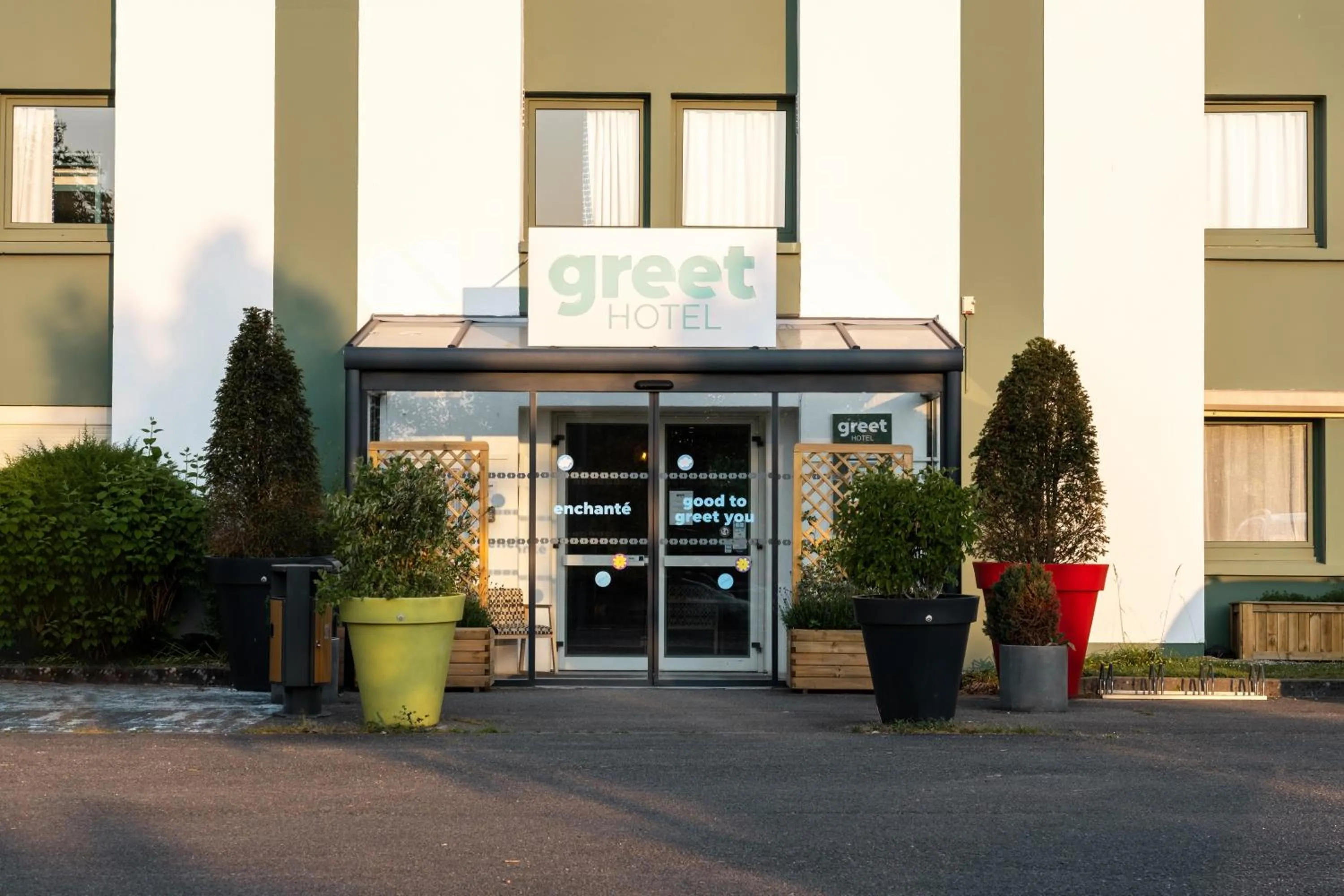 Facade/entrance in greet Chartres Est