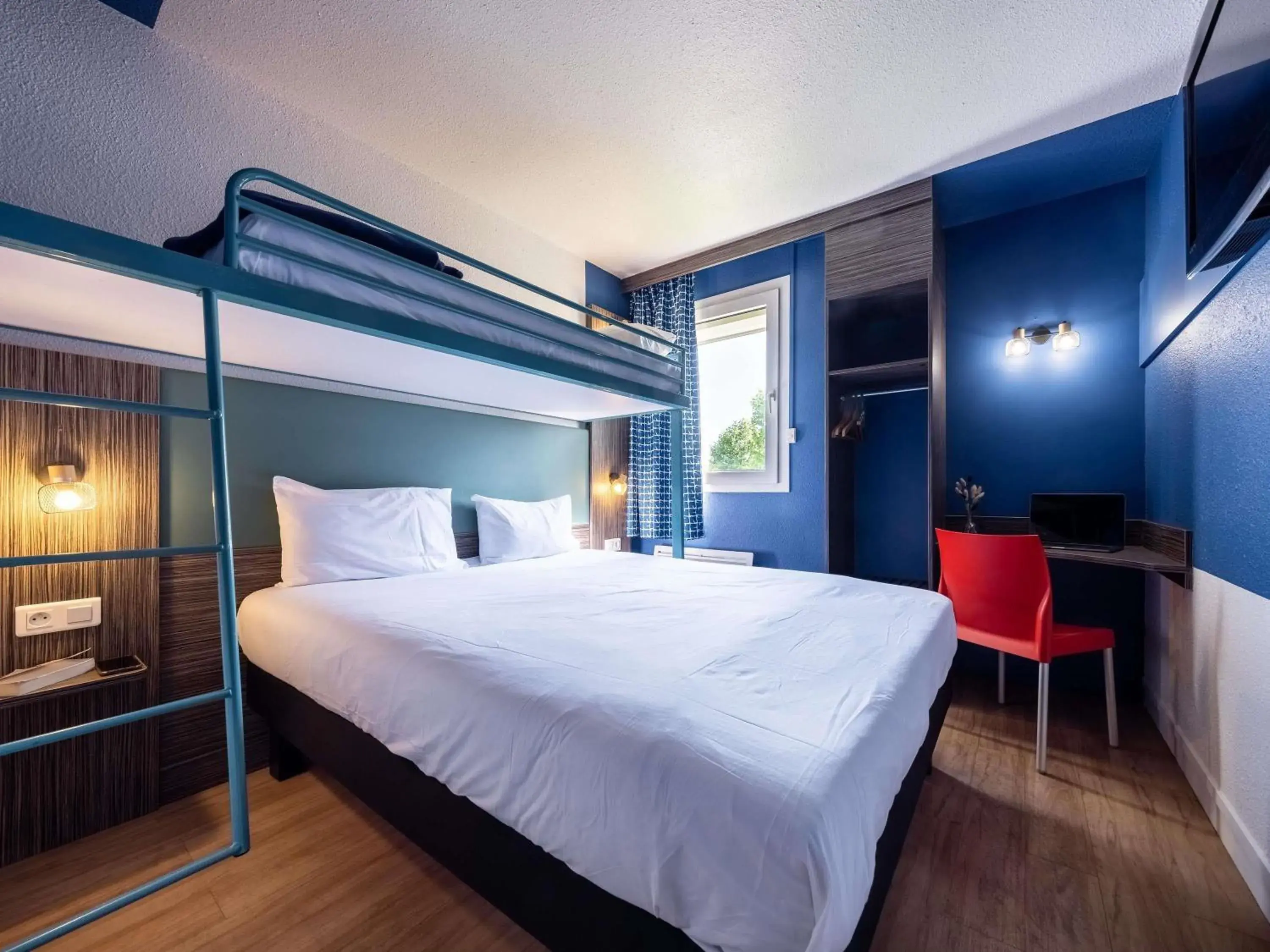 Double Pop Room with Single Bed in greet Chartres Est Double Pop Room with Single Bed in greet Chartres Est