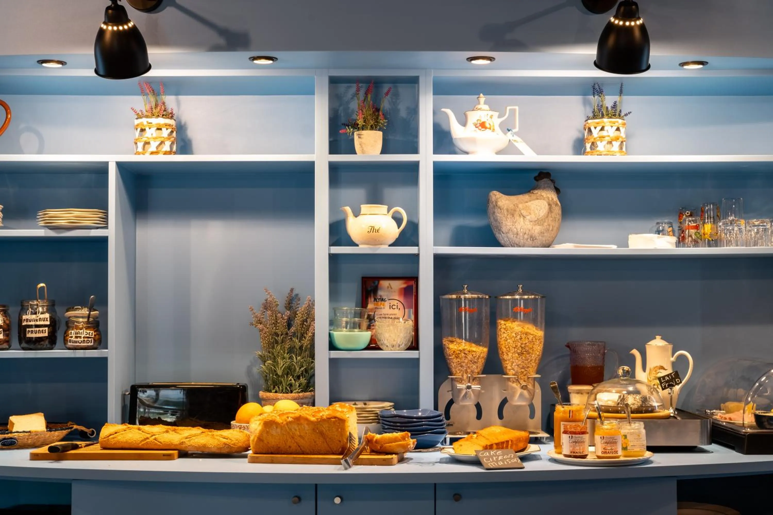 Buffet breakfast in greet Chartres Est