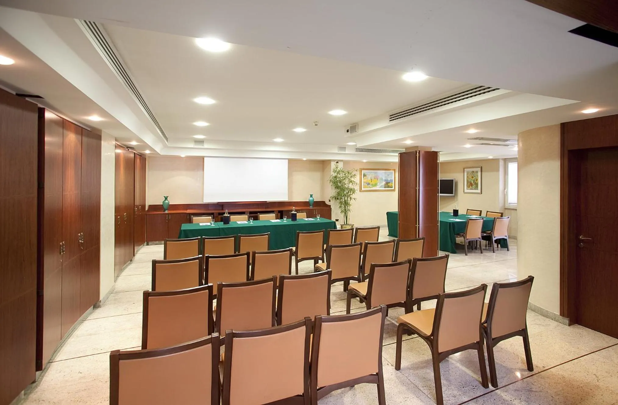 Business facilities in Palace Hotel