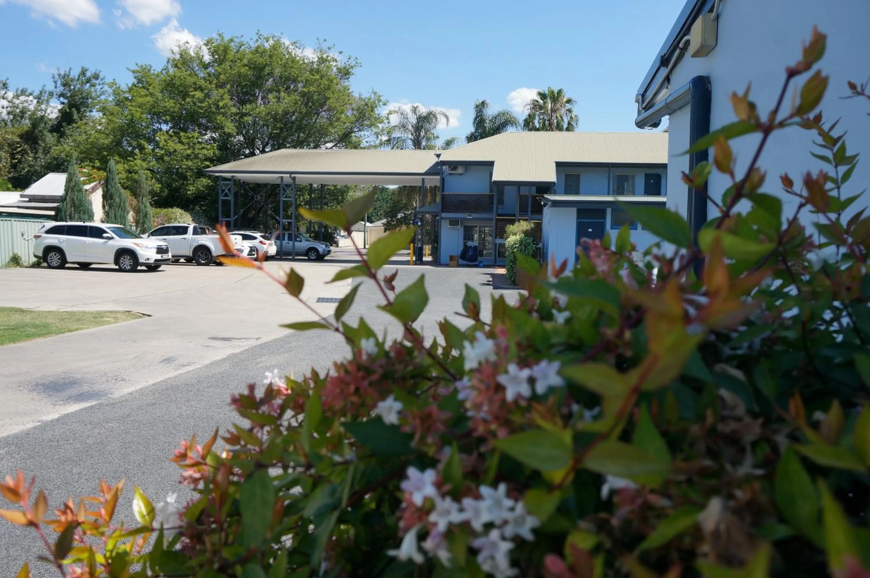 Property building in Colonial Motel Richmond