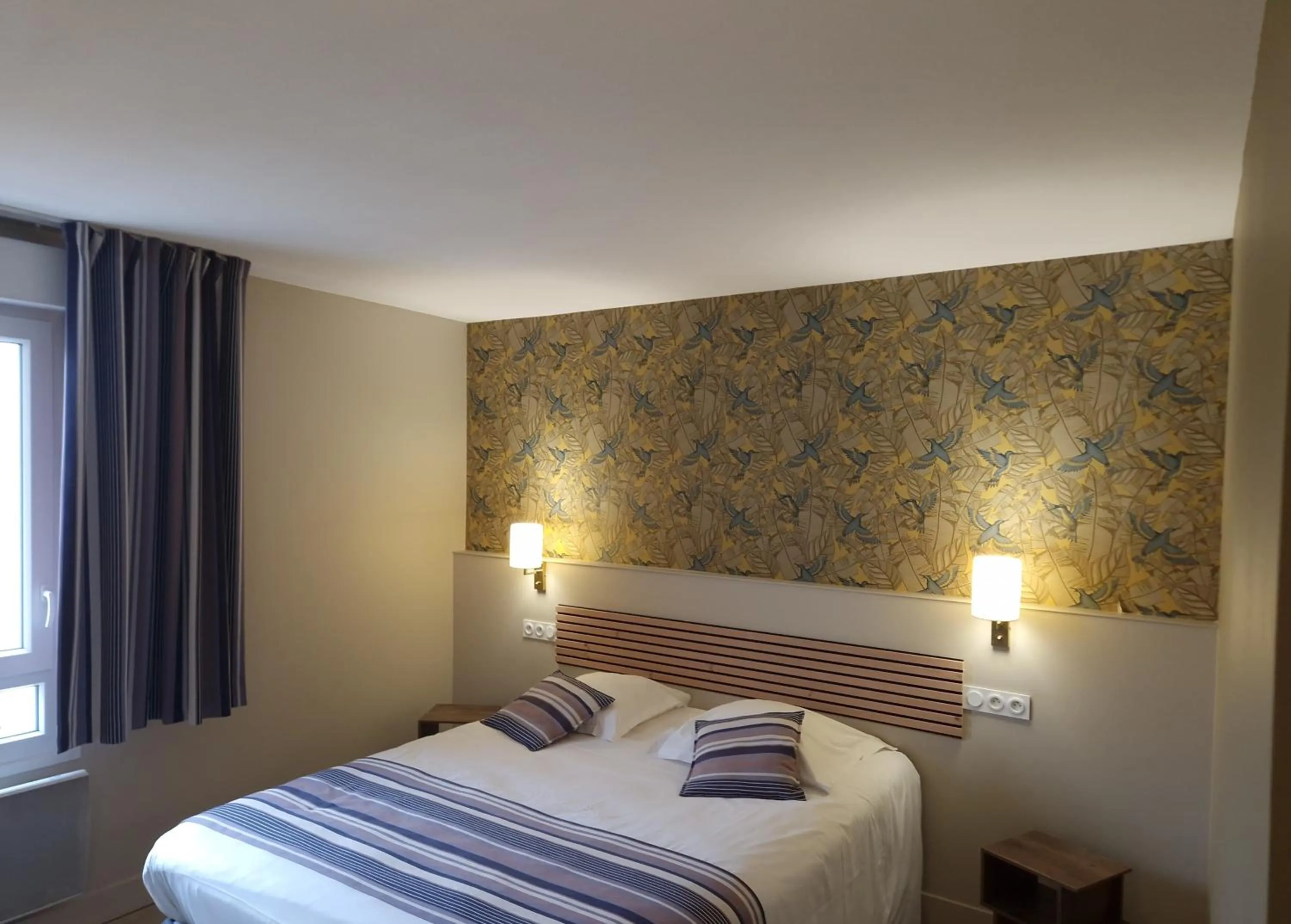 Bed in Hotel Restaurant l'Amandois