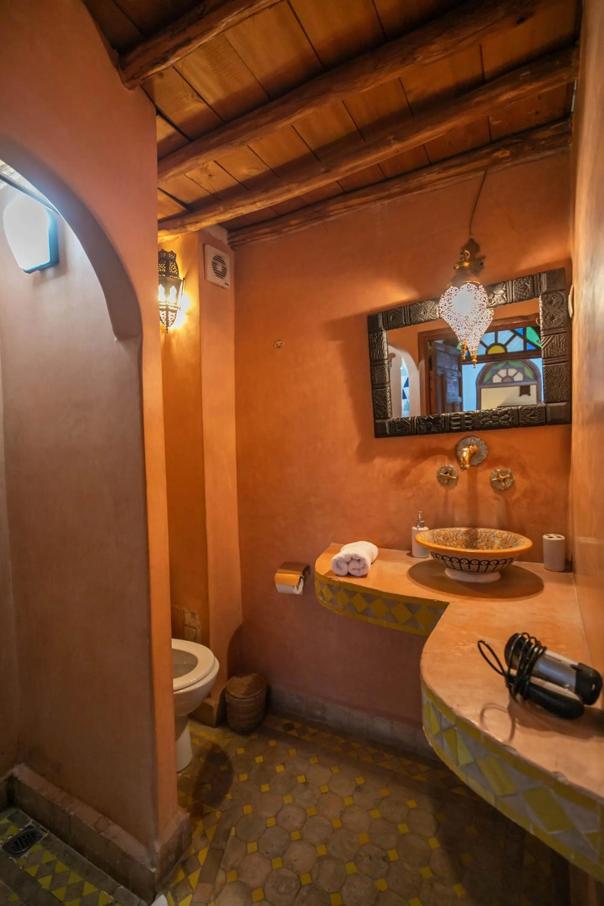 Toilet in Riad Les Idrissides Chez LEA