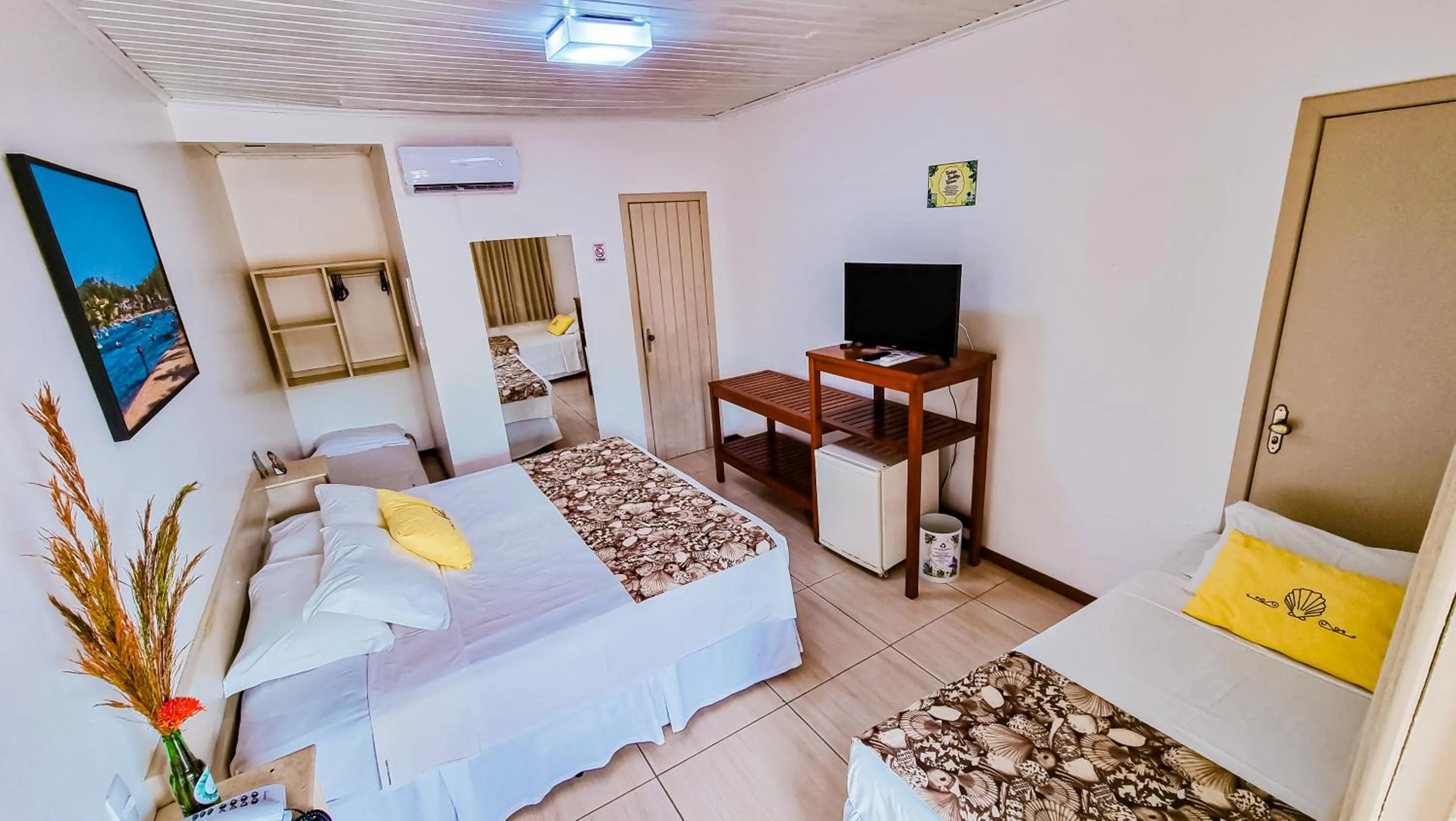 Photo of the whole room, Bed in Pousada Portal da Concha