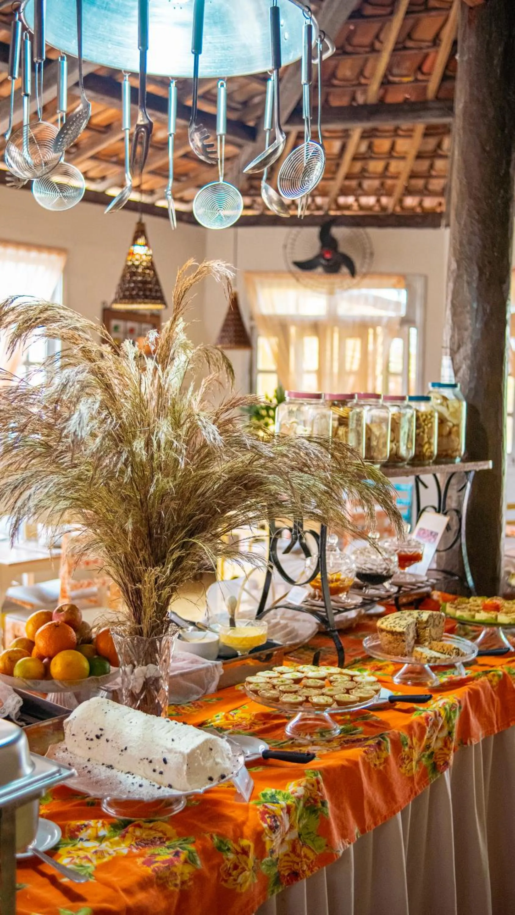 Buffet breakfast in Pousada Portal da Concha