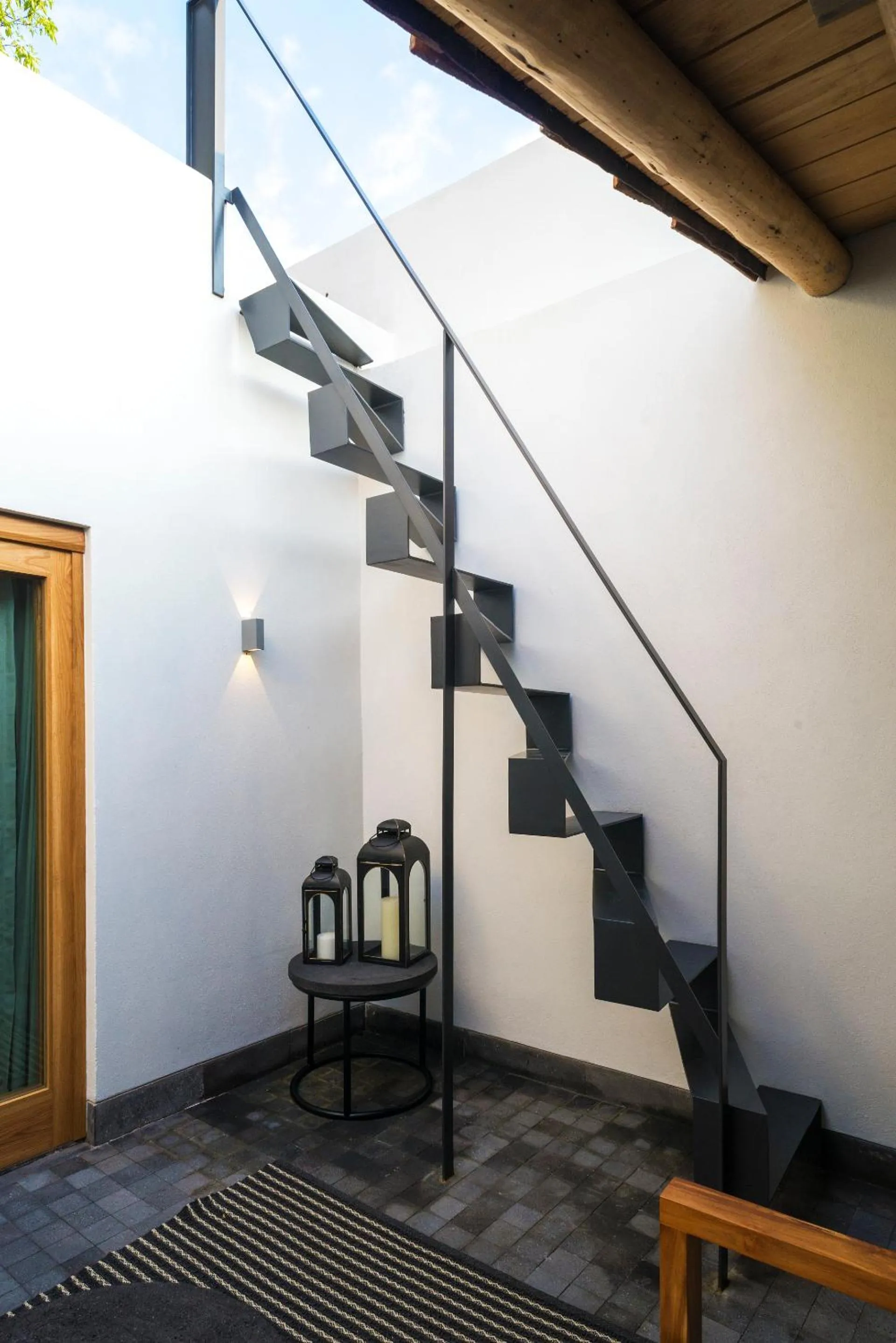 Inner courtyard view in La Casa Rodavento