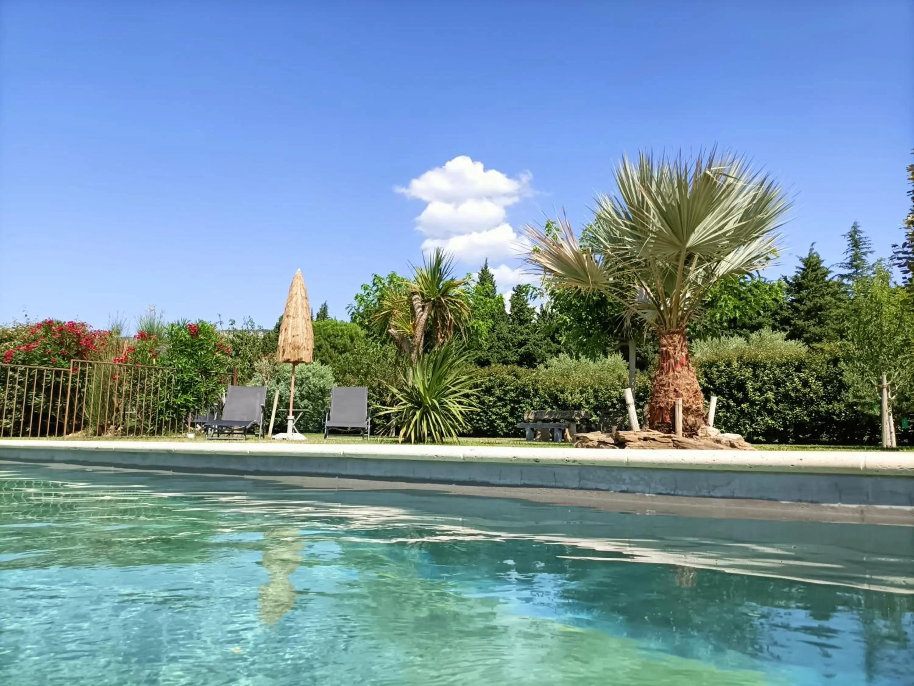 Swimming pool in Le faré tchanqué chambre d'hôtes, parking gratuit sur place