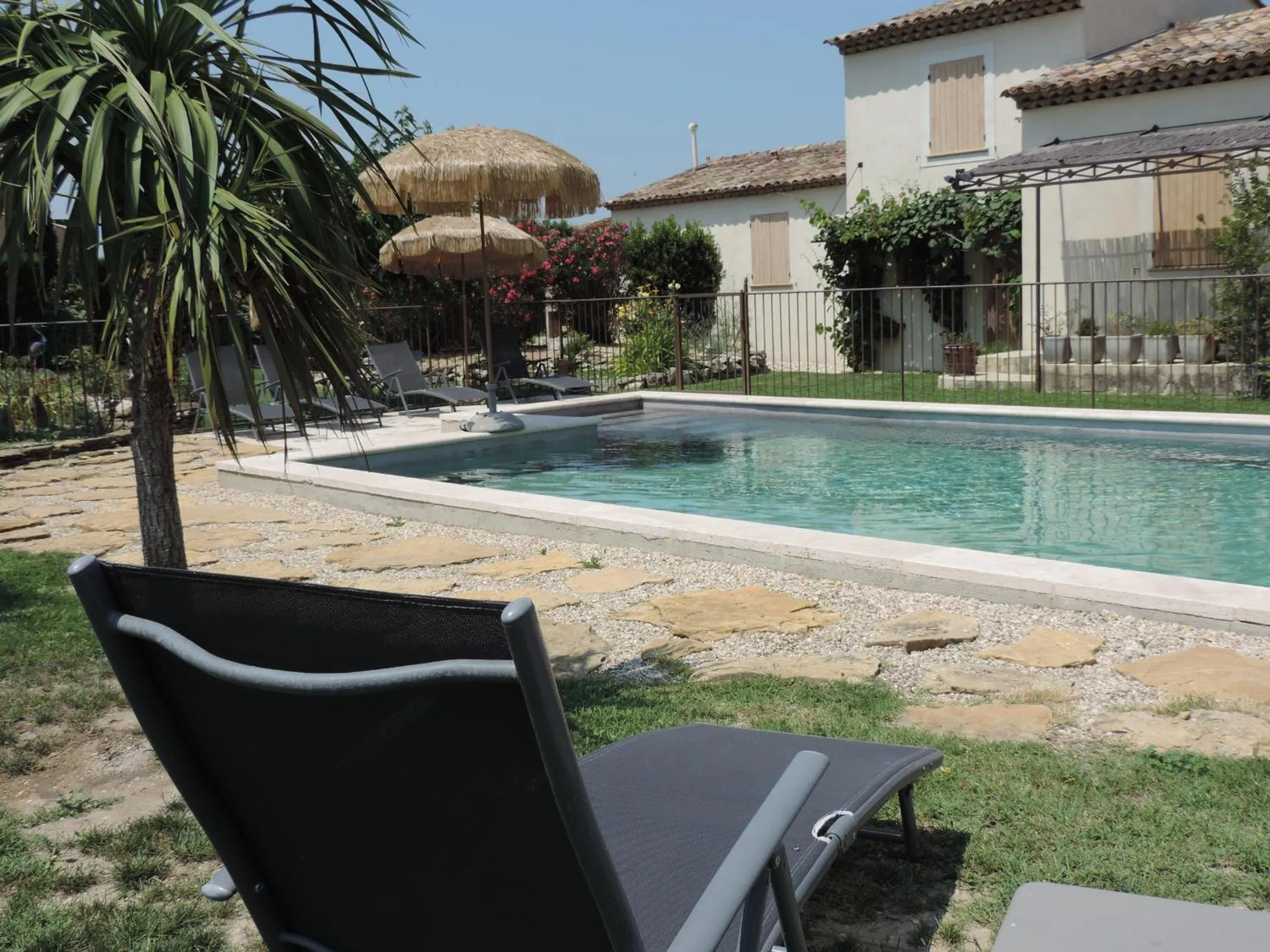 Swimming pool in Chambre d'hôtes le faré tchanqué parking gratuit sur place