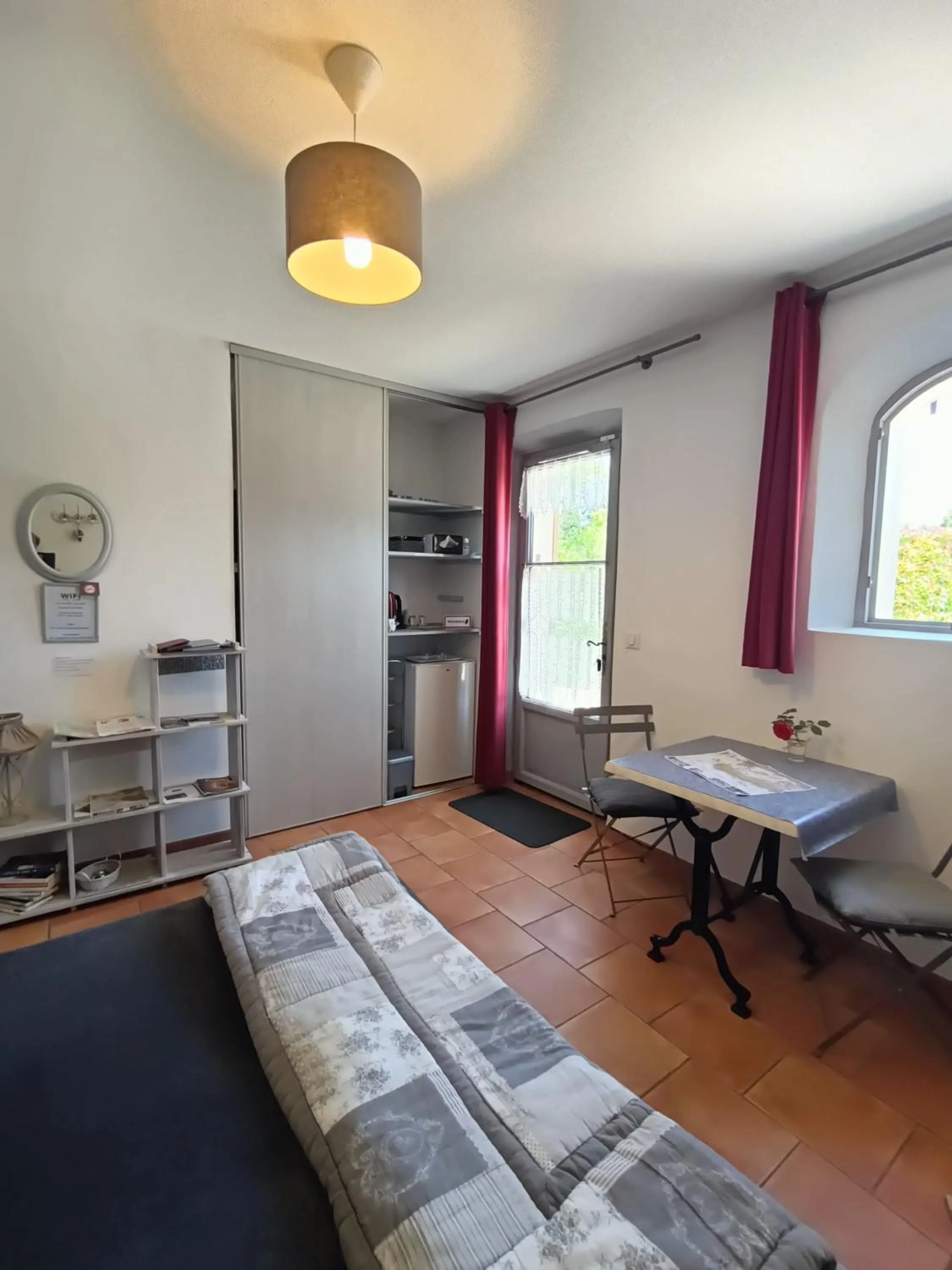 Bedroom in Le faré tchanqué chambre d'hôtes, parking gratuit sur place