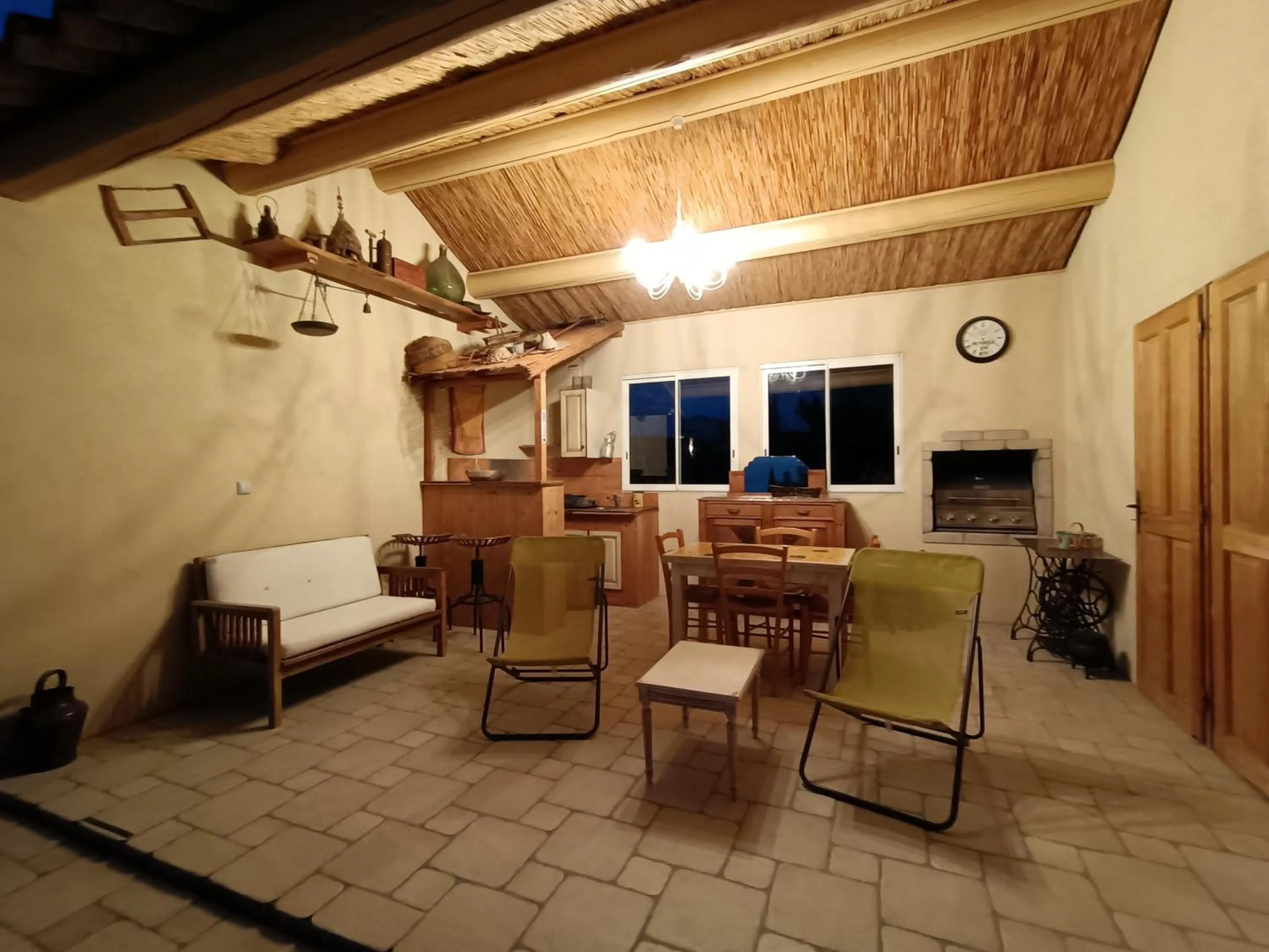 Dining area in Chambre d'hôtes le faré tchanqué parking gratuit sur place