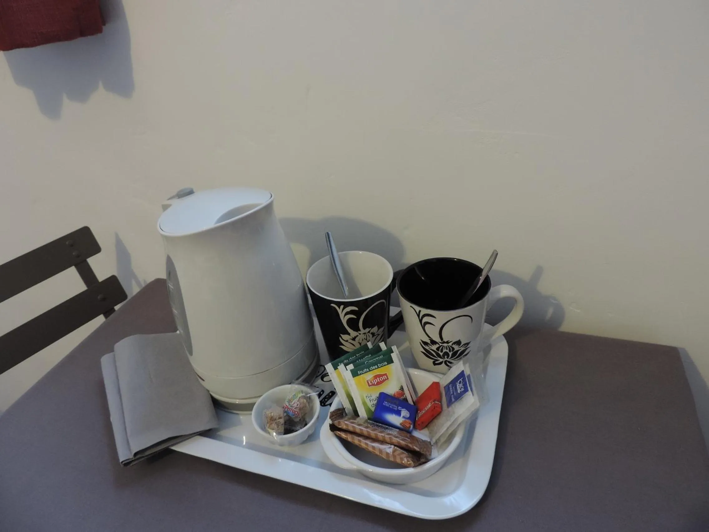 Coffee/tea facilities in Chambre d'hôtes le faré tchanqué parking gratuit sur place