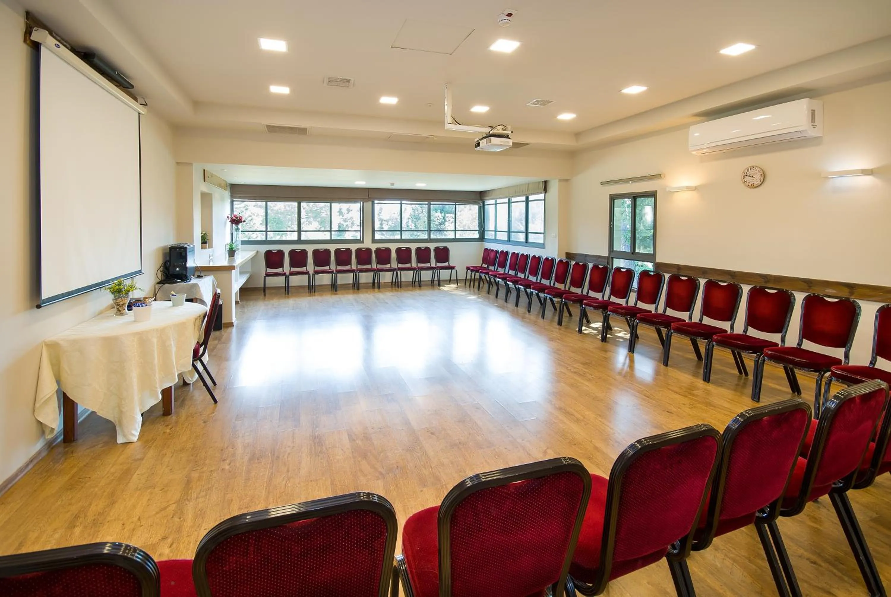 Meeting/conference room in Zohar Badeshe
