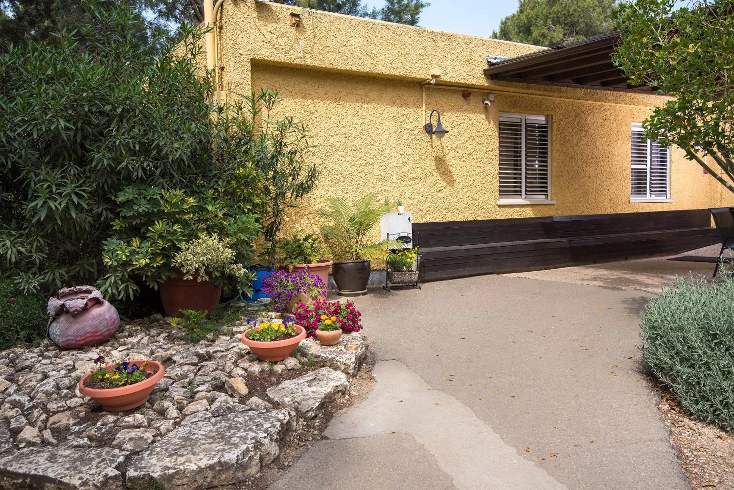 Facade/entrance in Zohar Badeshe