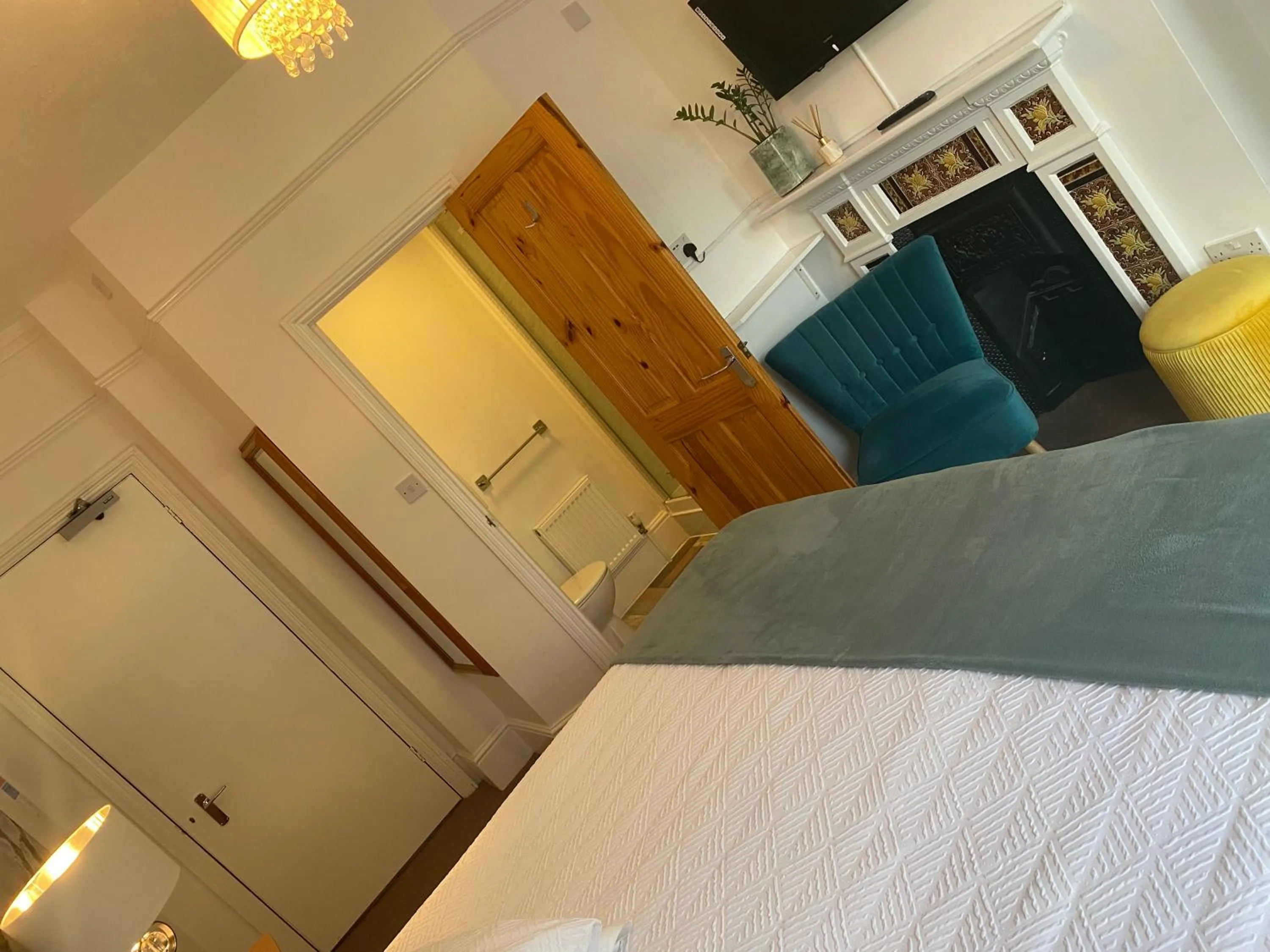 Bedroom, Bed in A & B Guest House Cambridge Ltd