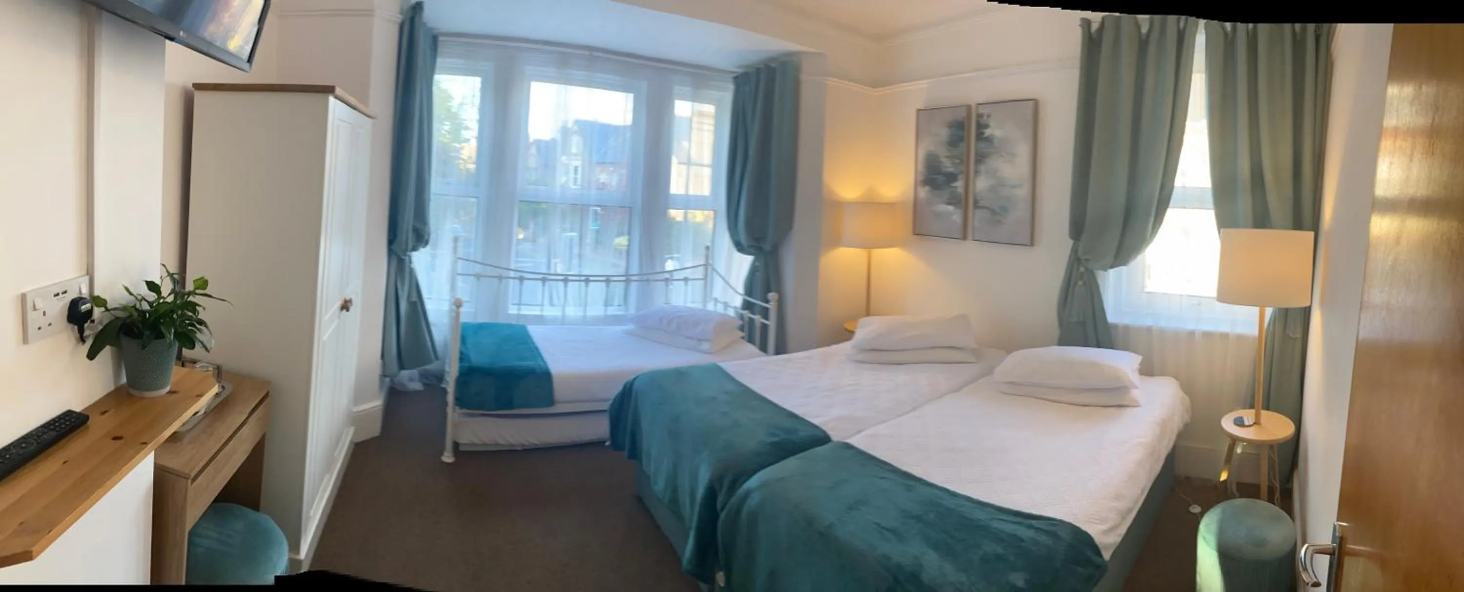 Photo of the whole room, Bed in A & B Guest House Cambridge Ltd